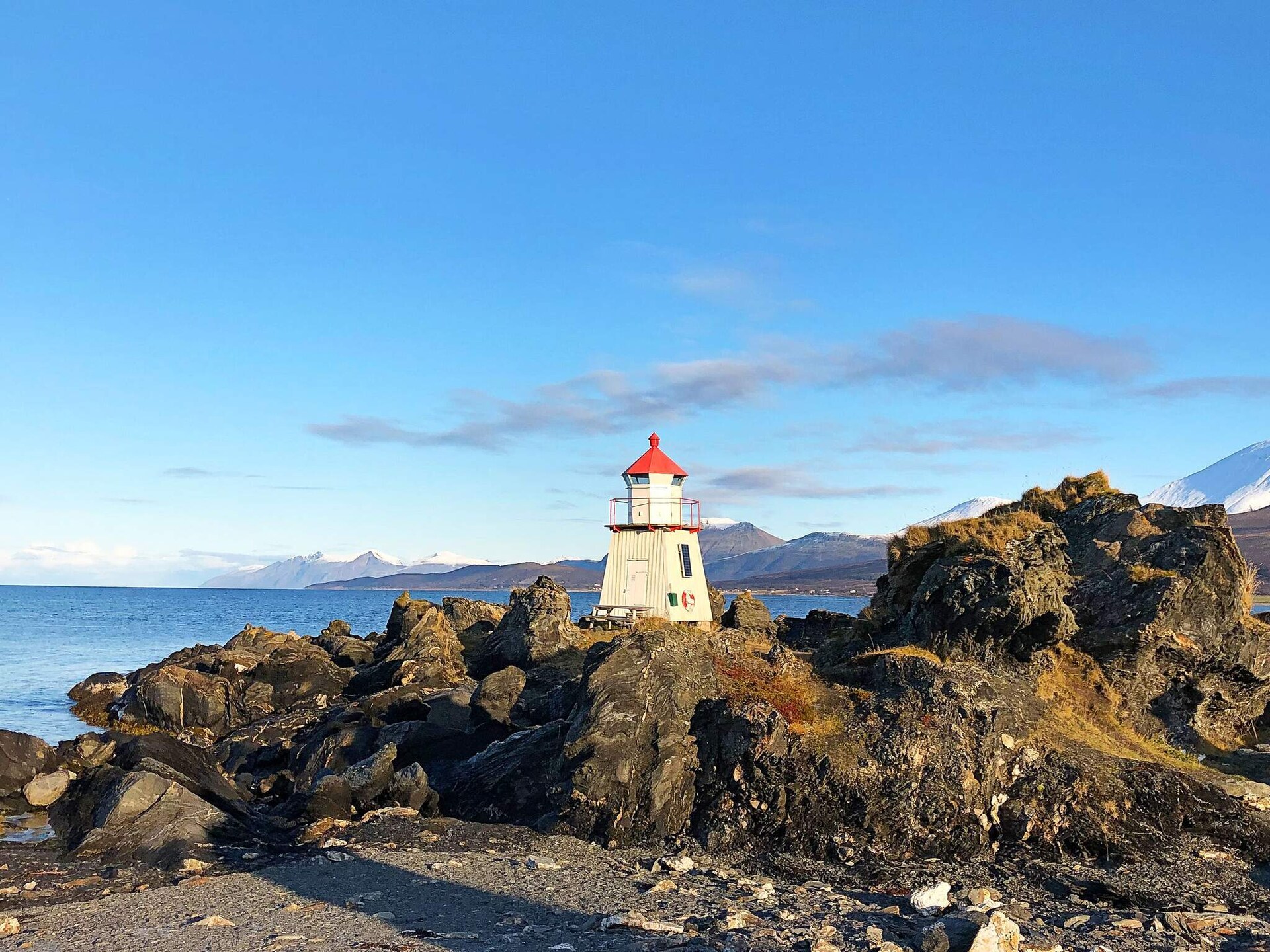 Sfeervol vakantiehuis aan zee met uitzicht op Lyngenfjord - foto 31