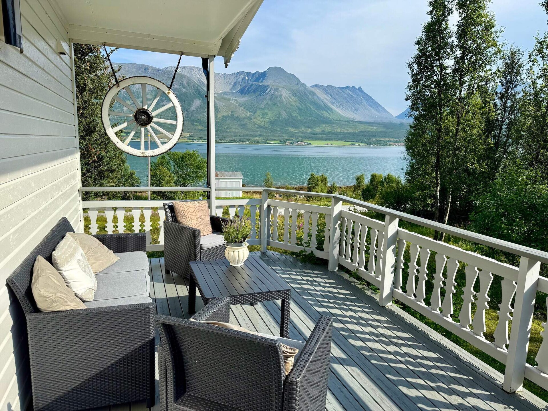 Sfeervol vakantiehuis aan zee met uitzicht op Lyngenfjord - foto 5
