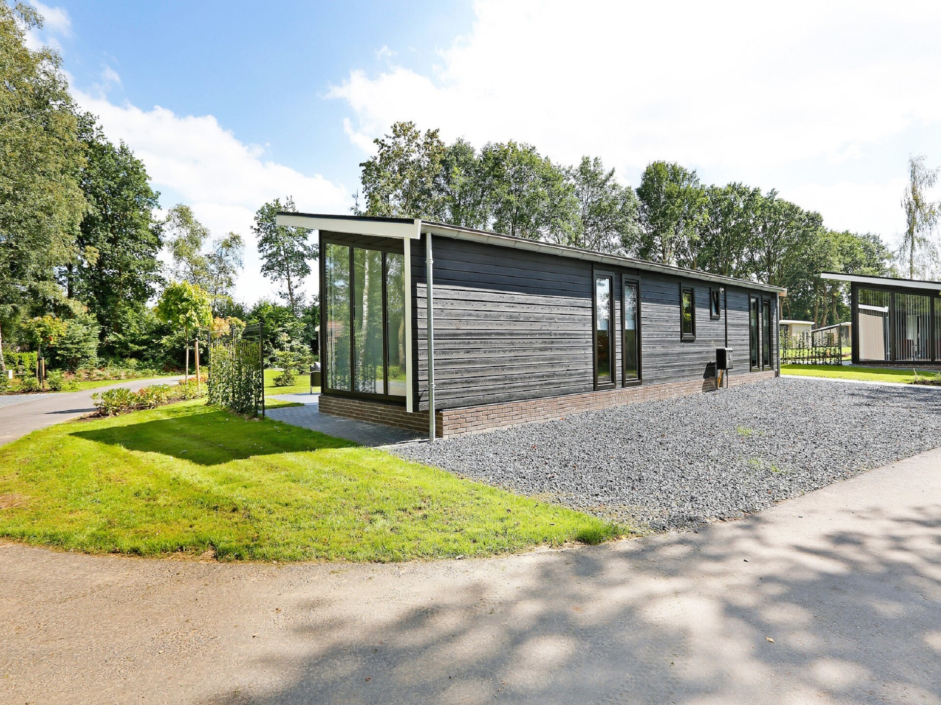 Stijlvol chalet aan het water op Vakantiepark De Lochemse Berg - foto 12