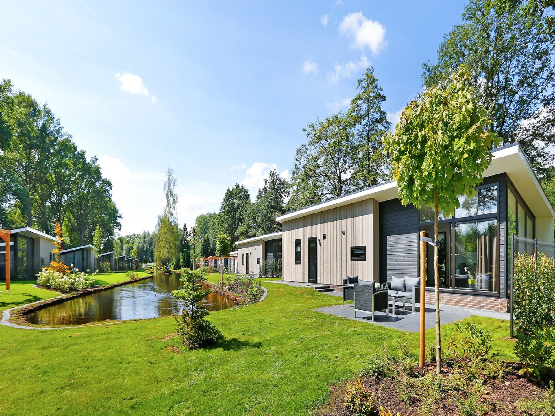 Stijlvol chalet aan het water op Vakantiepark De Lochemse Berg - foto 10