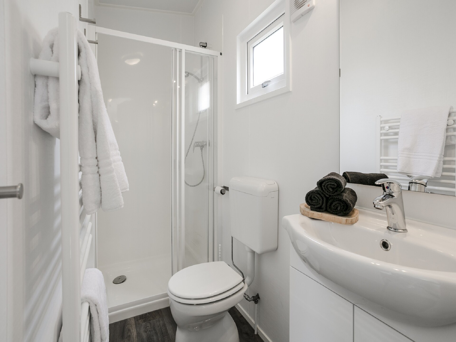 Modern waterchalet op Vakantiepark De Lochemse Berg in Lochem - foto 14