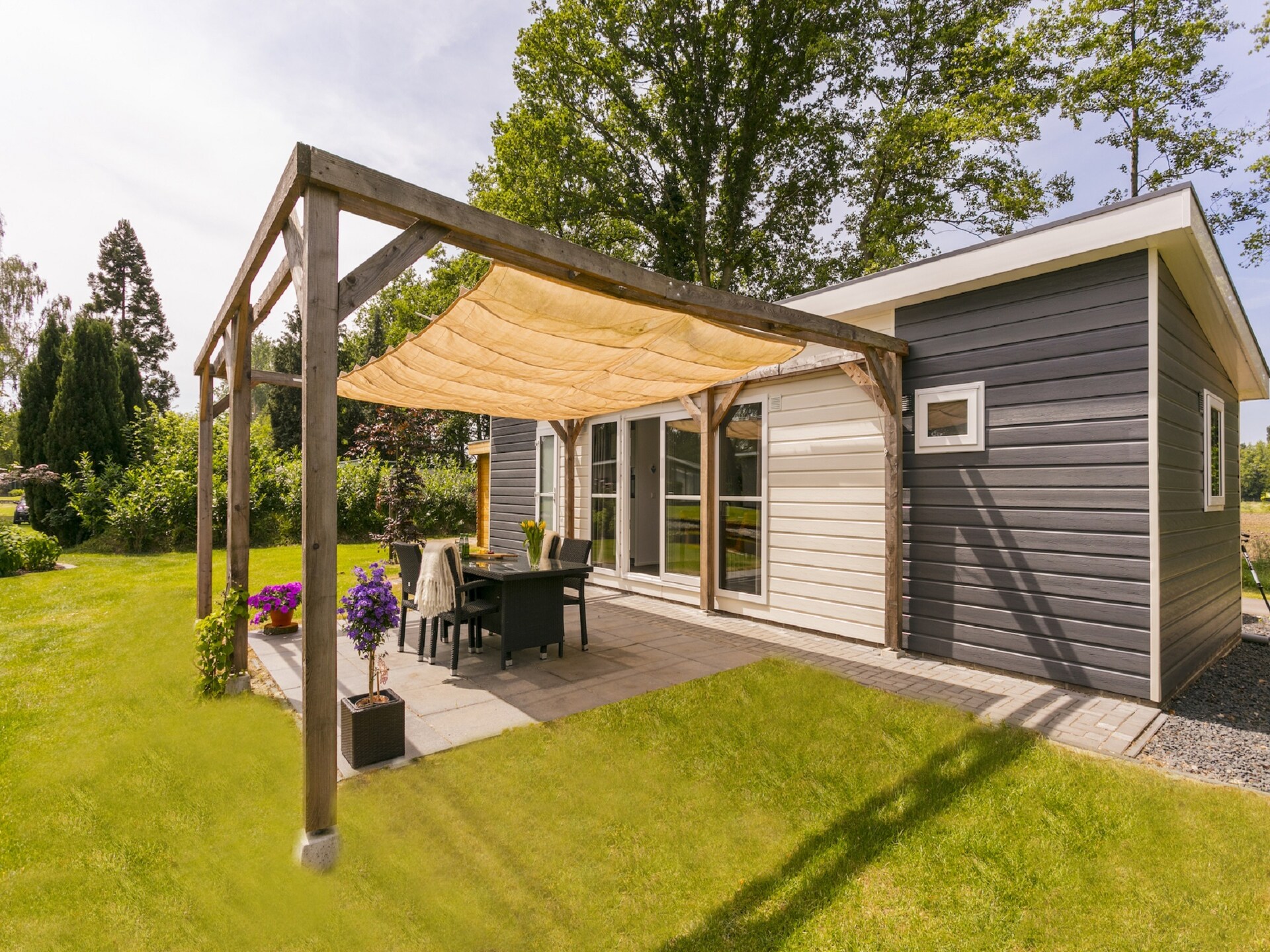 Modern waterchalet op Vakantiepark De Lochemse Berg in Lochem - foto 8