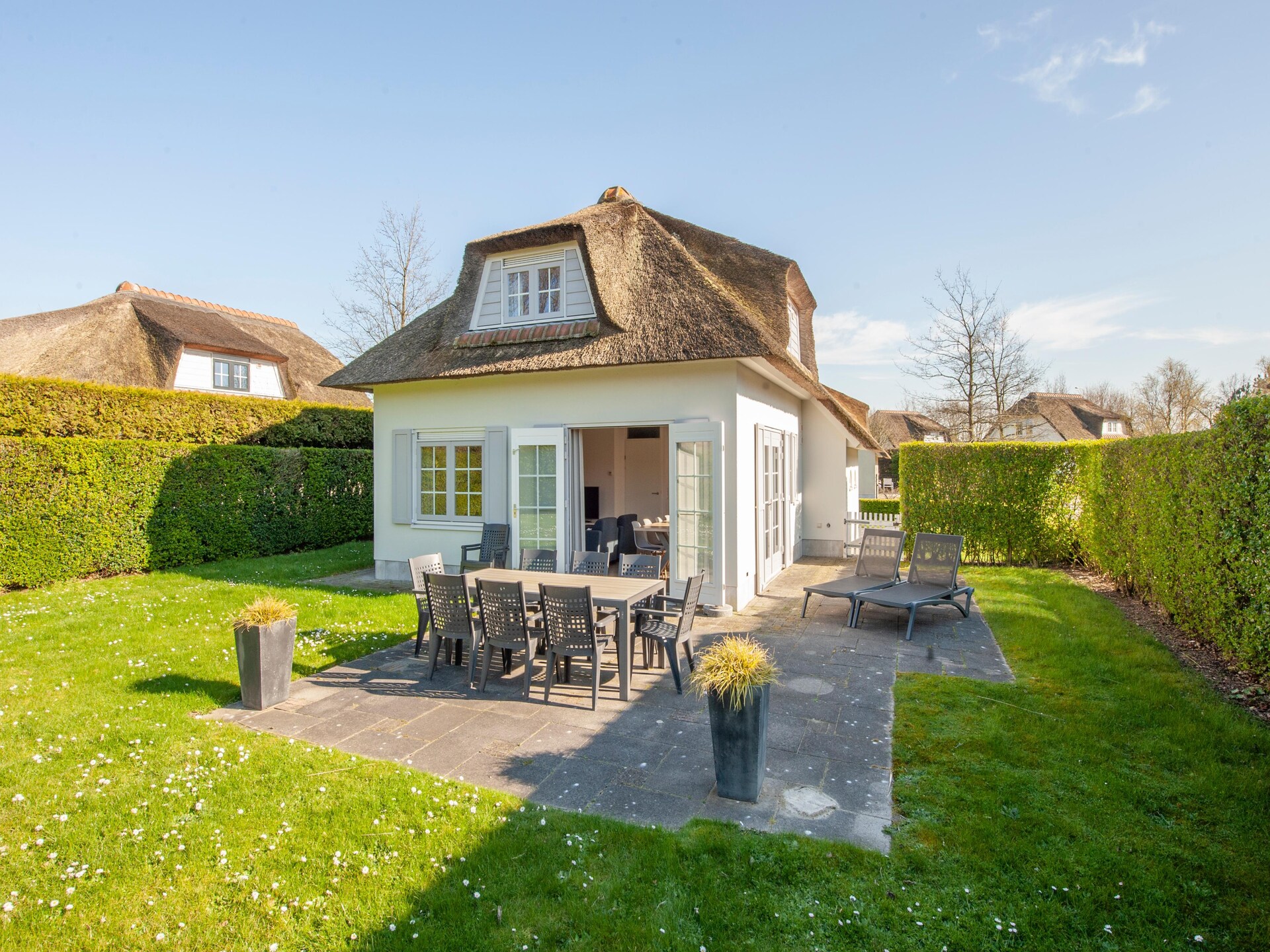 Luxe rietgedekte villa aan de Zeeuwse kust, hondvriendelijk - foto 1