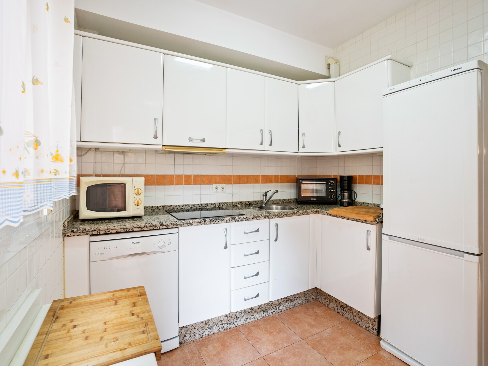 Zonovergoten appartement in Lepe met gedeeld zwembad, vlakbij het strand van La Antilla - foto 13