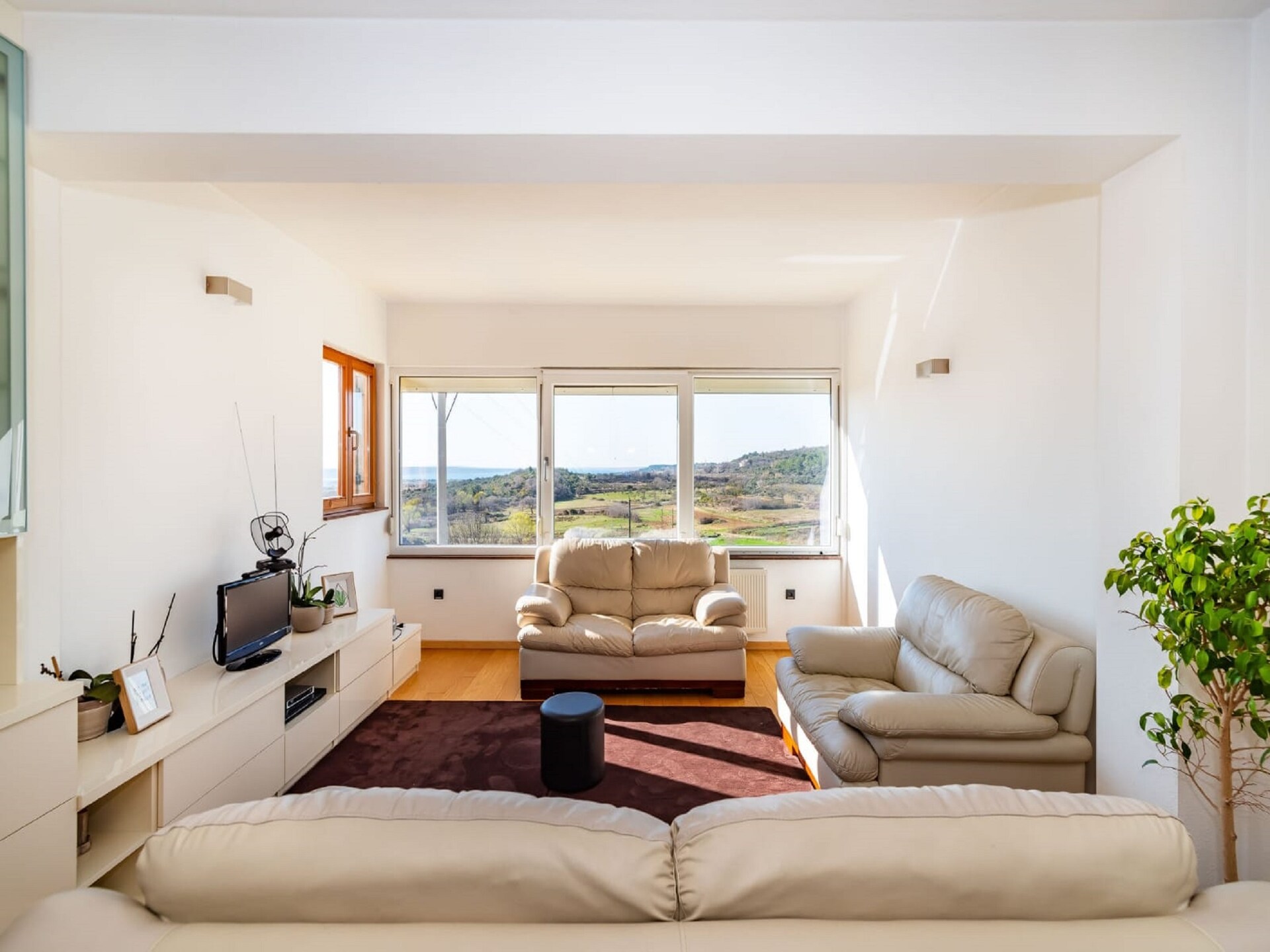 Ruim appartement met tuin in Radovin, 2 km van strand - foto 2