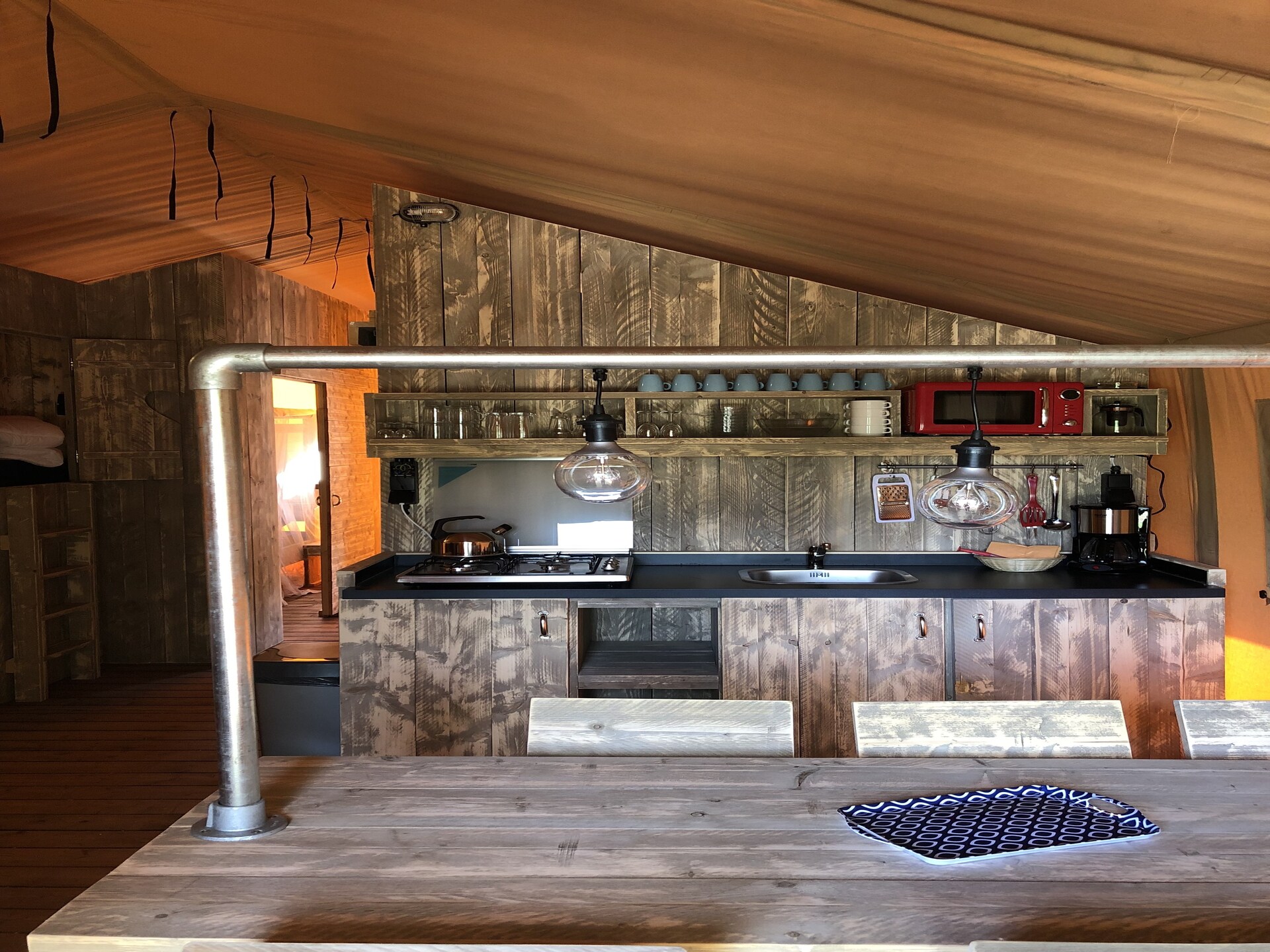 Luxe tentlodge voor 8 personen op Strandpark Vlugtenburg in 's-Gravenzande - foto 8