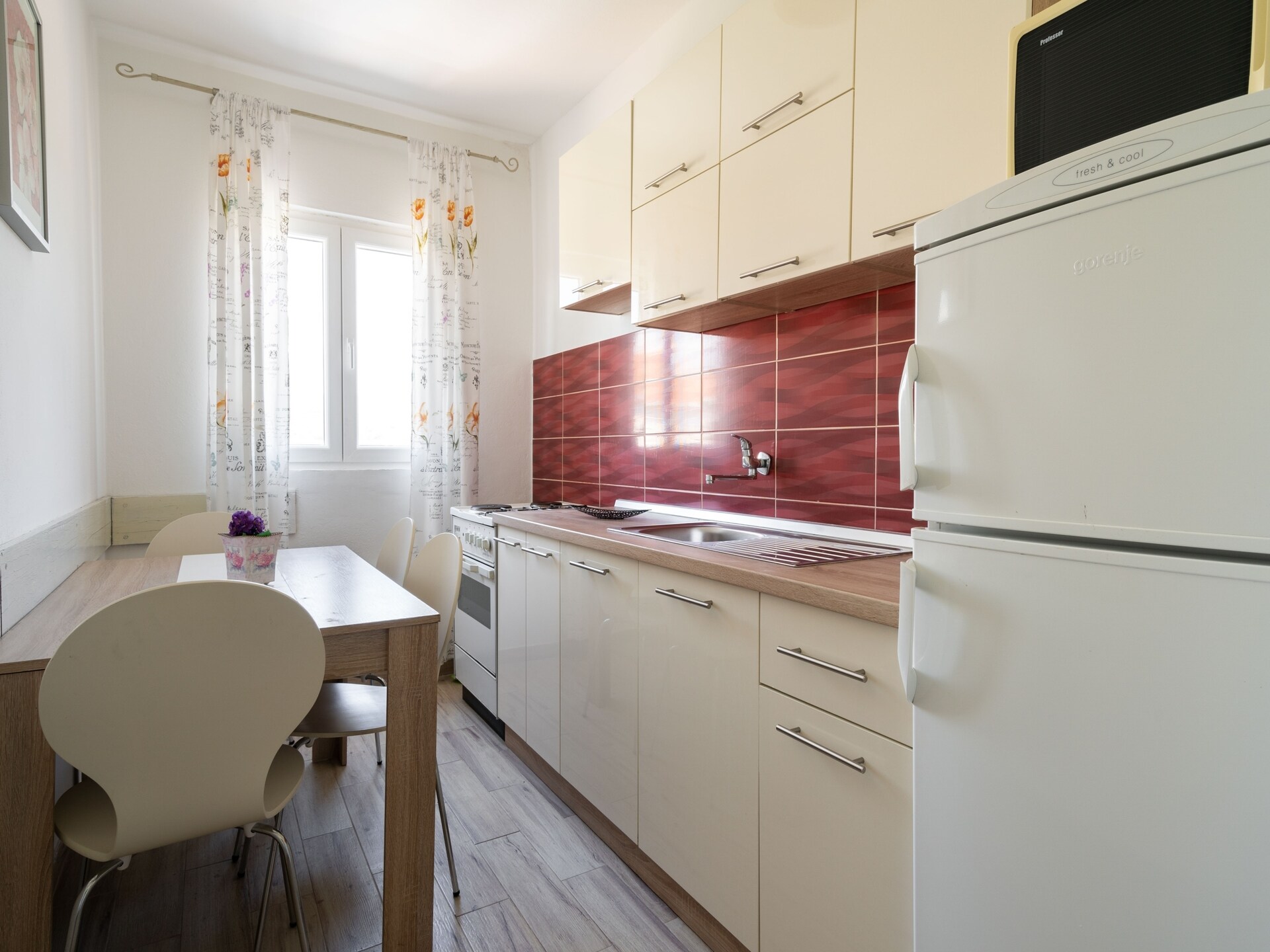 Ruim 8-persoons appartement in Rogoznica, 400m van Miline Beach - foto 7