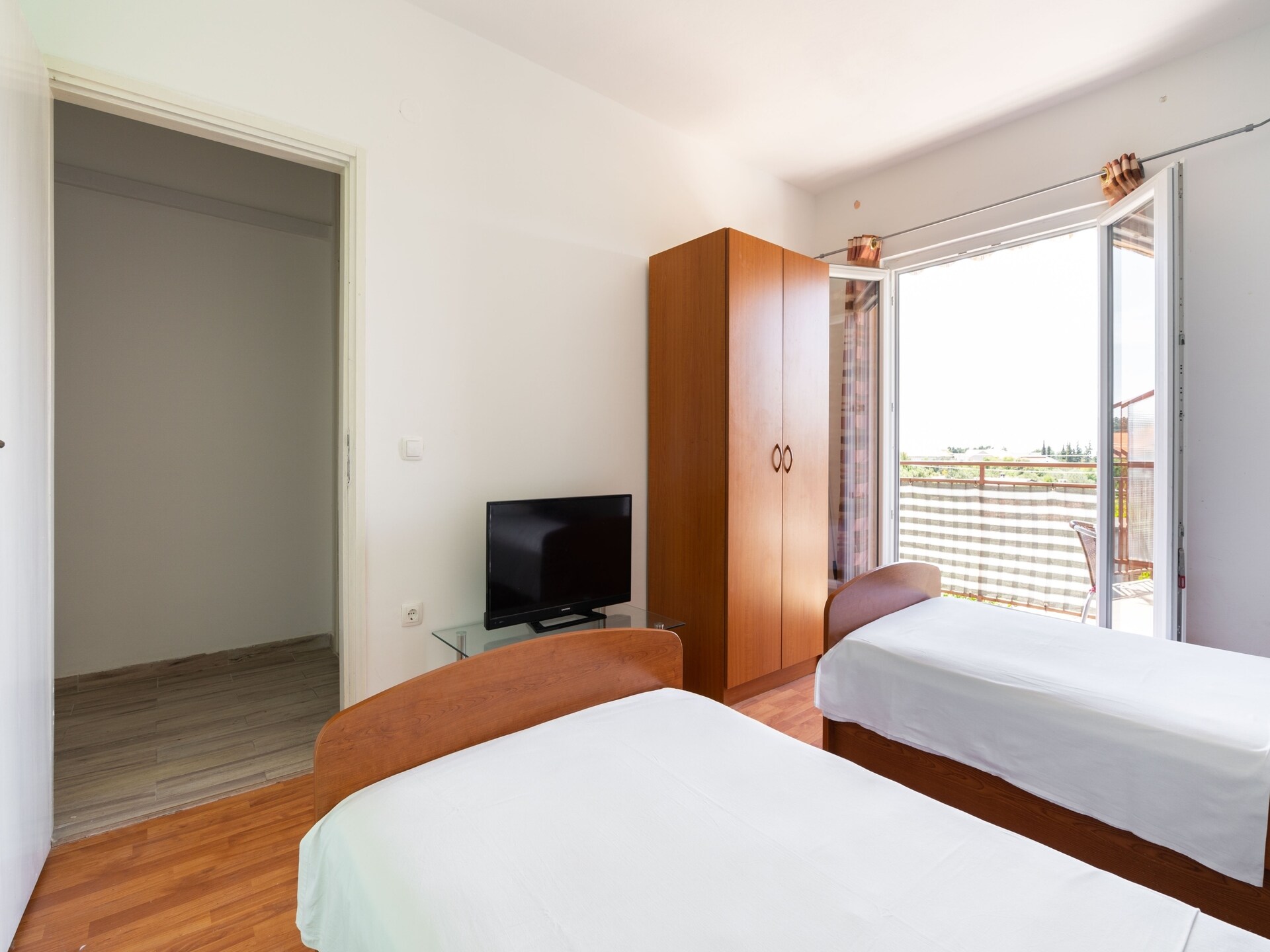Ruim 8-persoons appartement in Rogoznica, 400m van Miline Beach - foto 18