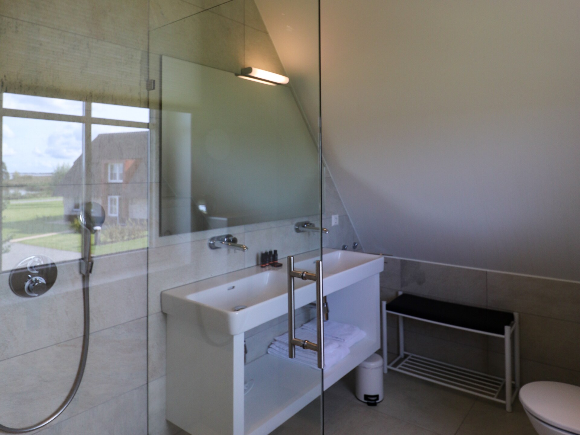 Friese Meren Villa's 12: Luxe wellnessvilla met sauna aan Tjeukemeer - foto 16