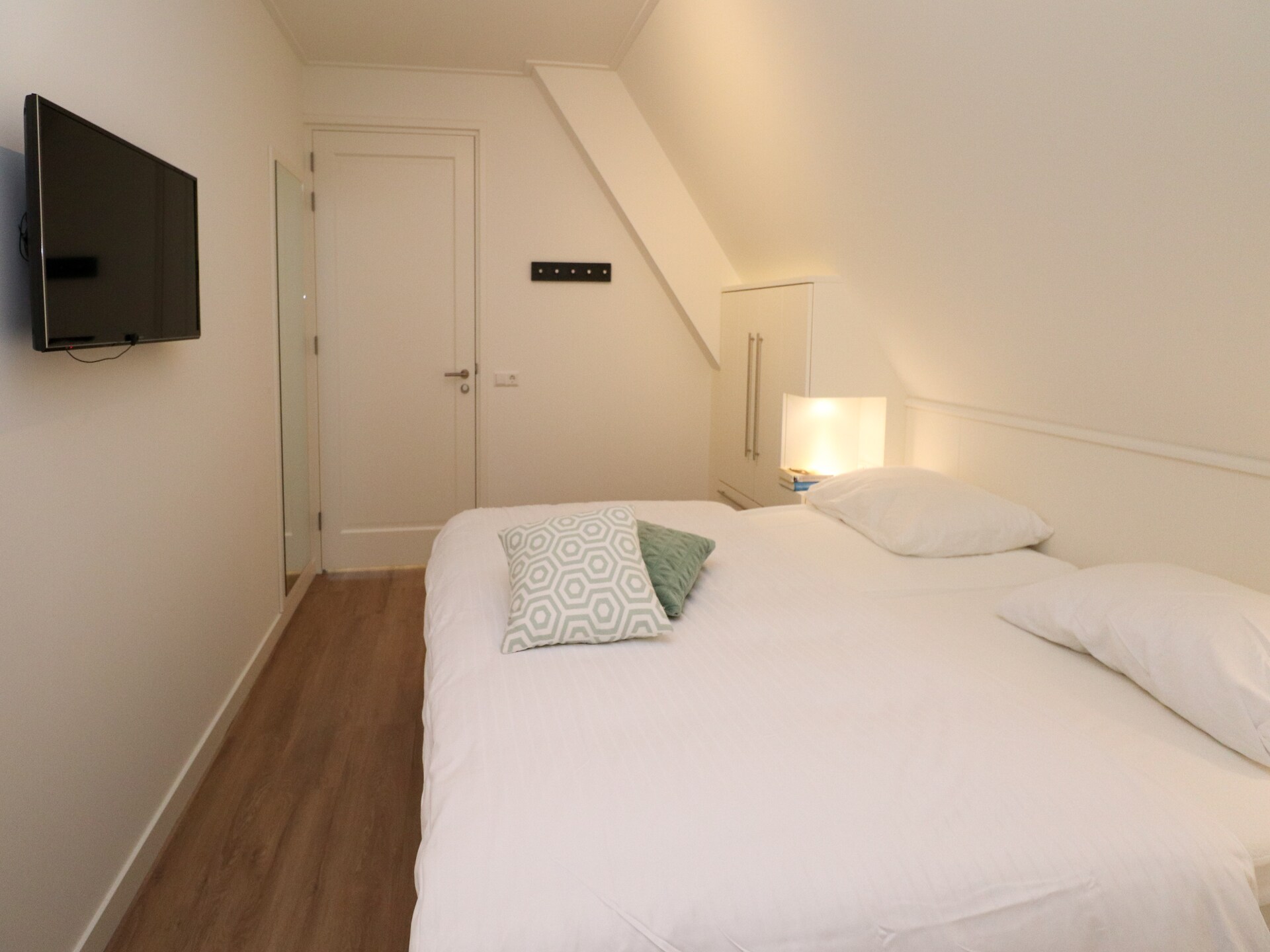 Vrijstaande watervilla voor 8 personen aan het Tjeukemeer in Friesland - foto 12