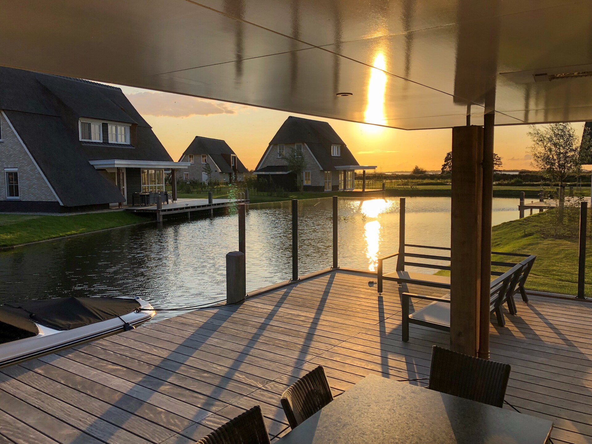 Vrijstaande watervilla voor 8 personen aan het Tjeukemeer in Friesland - foto 5