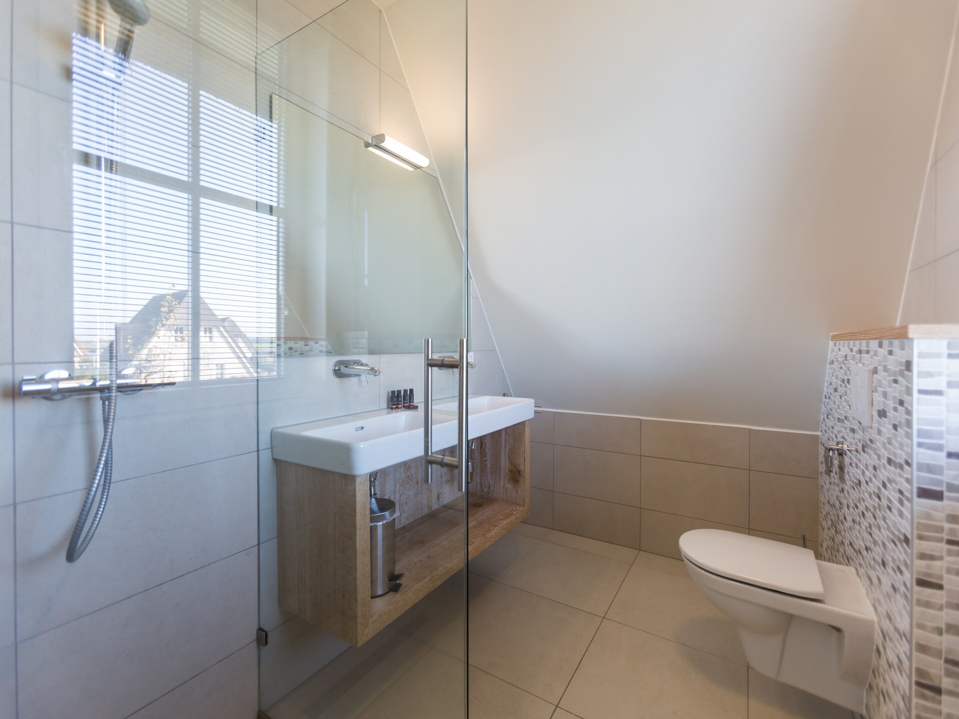 Luxueuze watersidevilla aan het Tjeukemeer met Finse sauna - foto 18