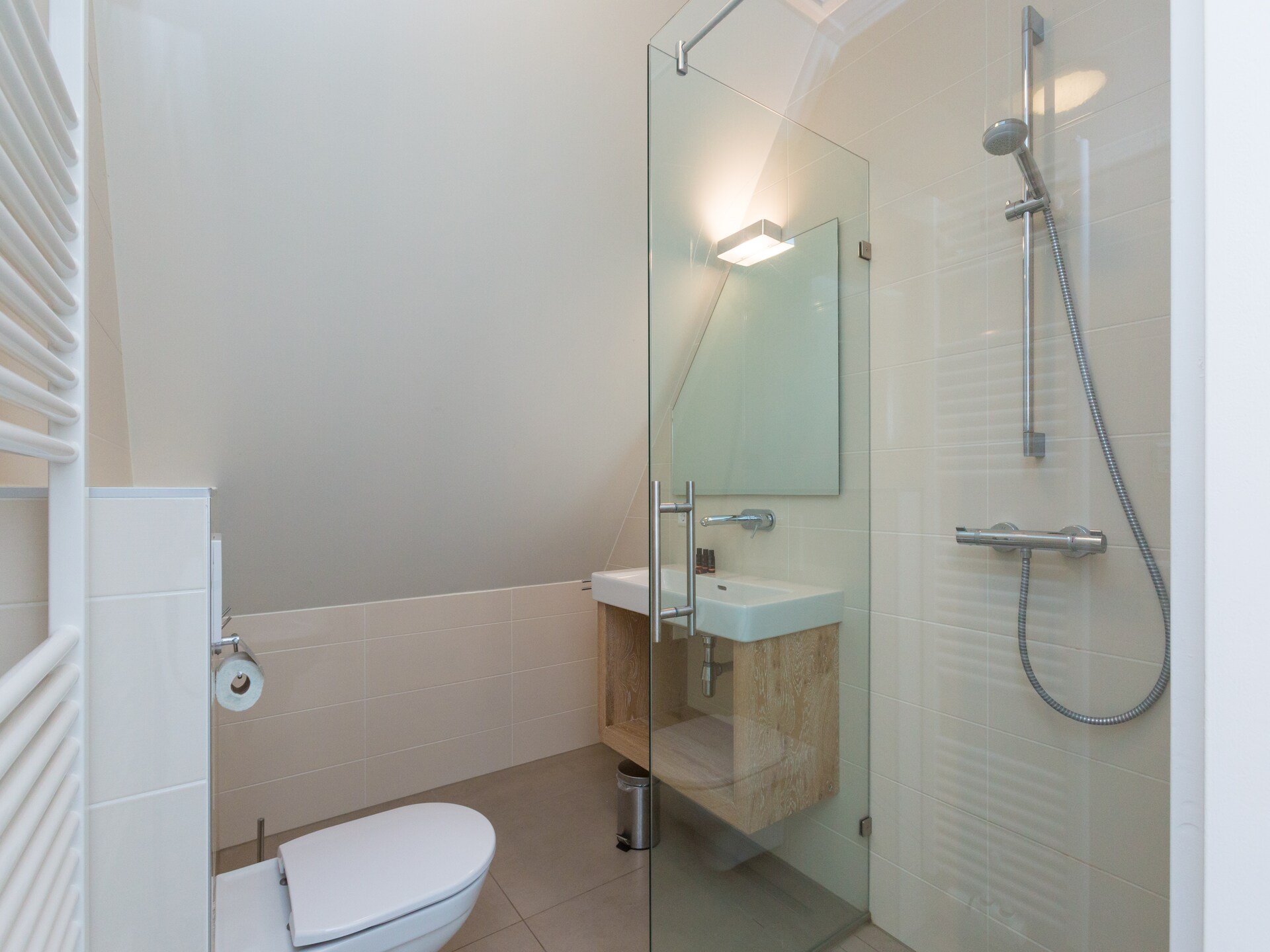 Friese Meren Villa's 15: Luxe watervilla met sauna en jacuzzi in Delfstrahuizen - foto 18