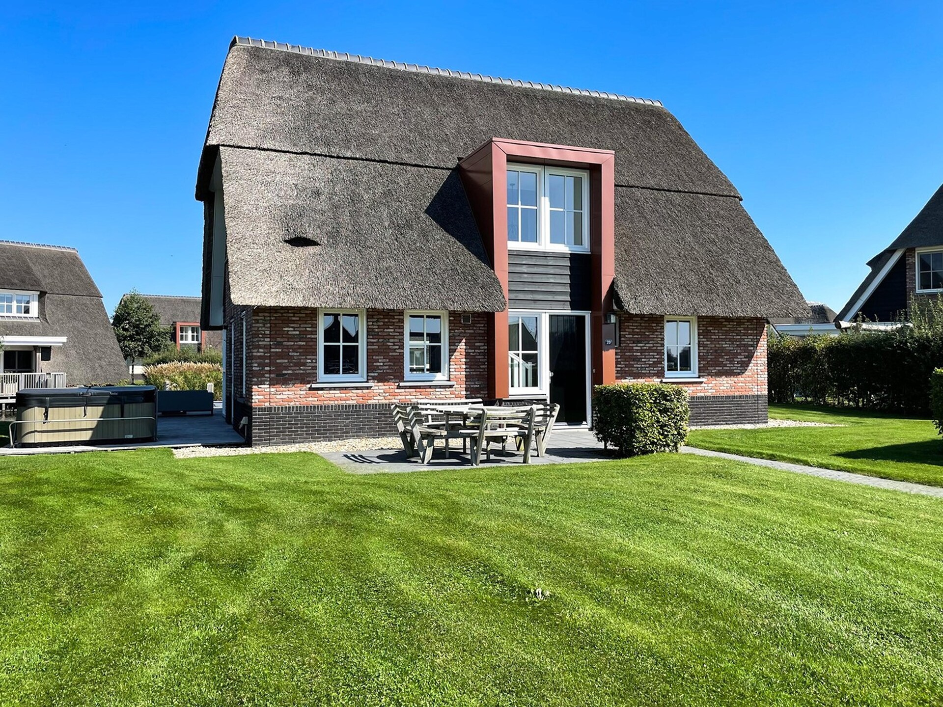 Friese Meren Villa's 15: Luxe watervilla met sauna en jacuzzi in Delfstrahuizen - foto 6