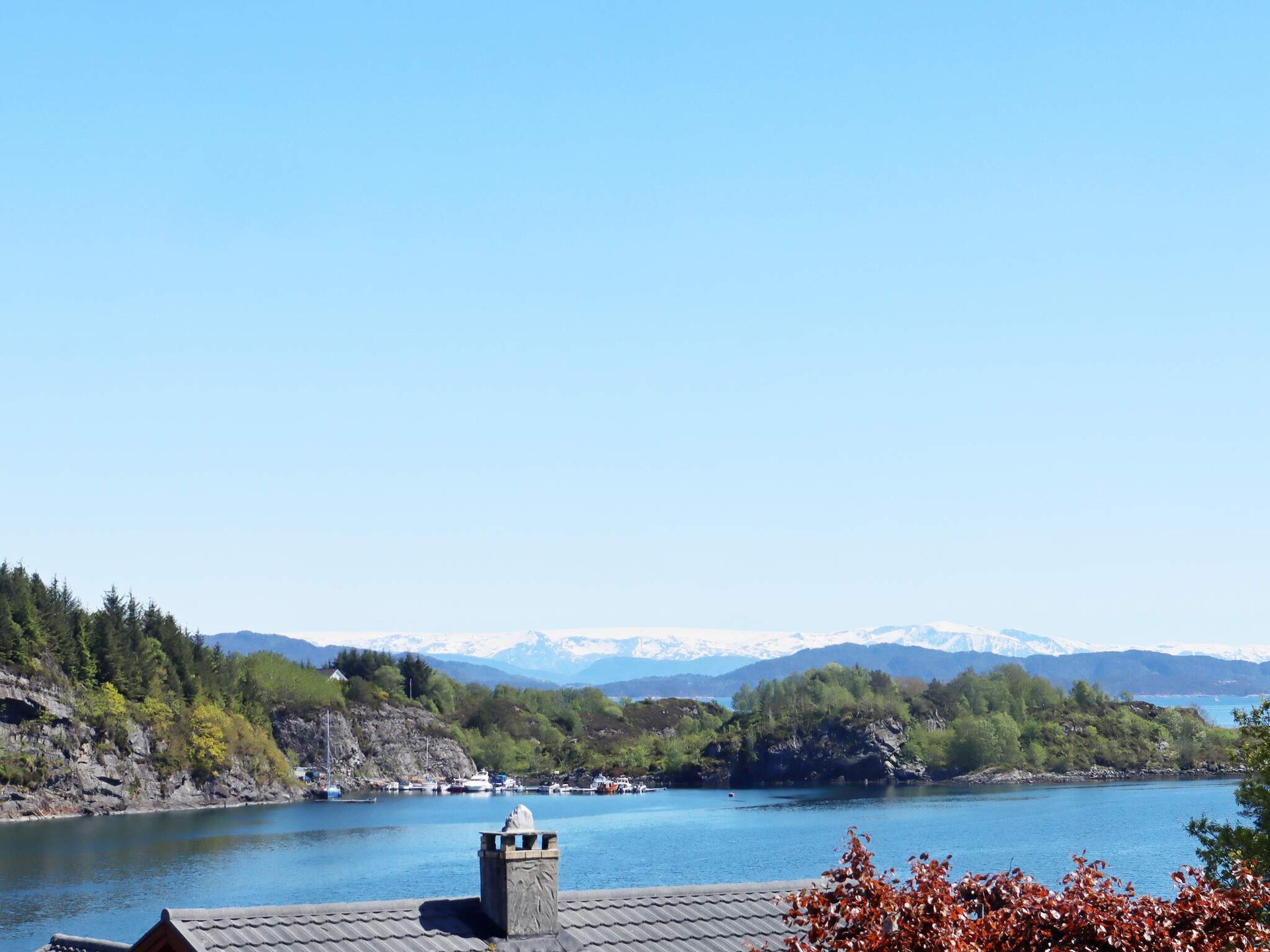 Vrijstaand vakantiehuis aan de fjord met eigen steiger en boot - foto 9