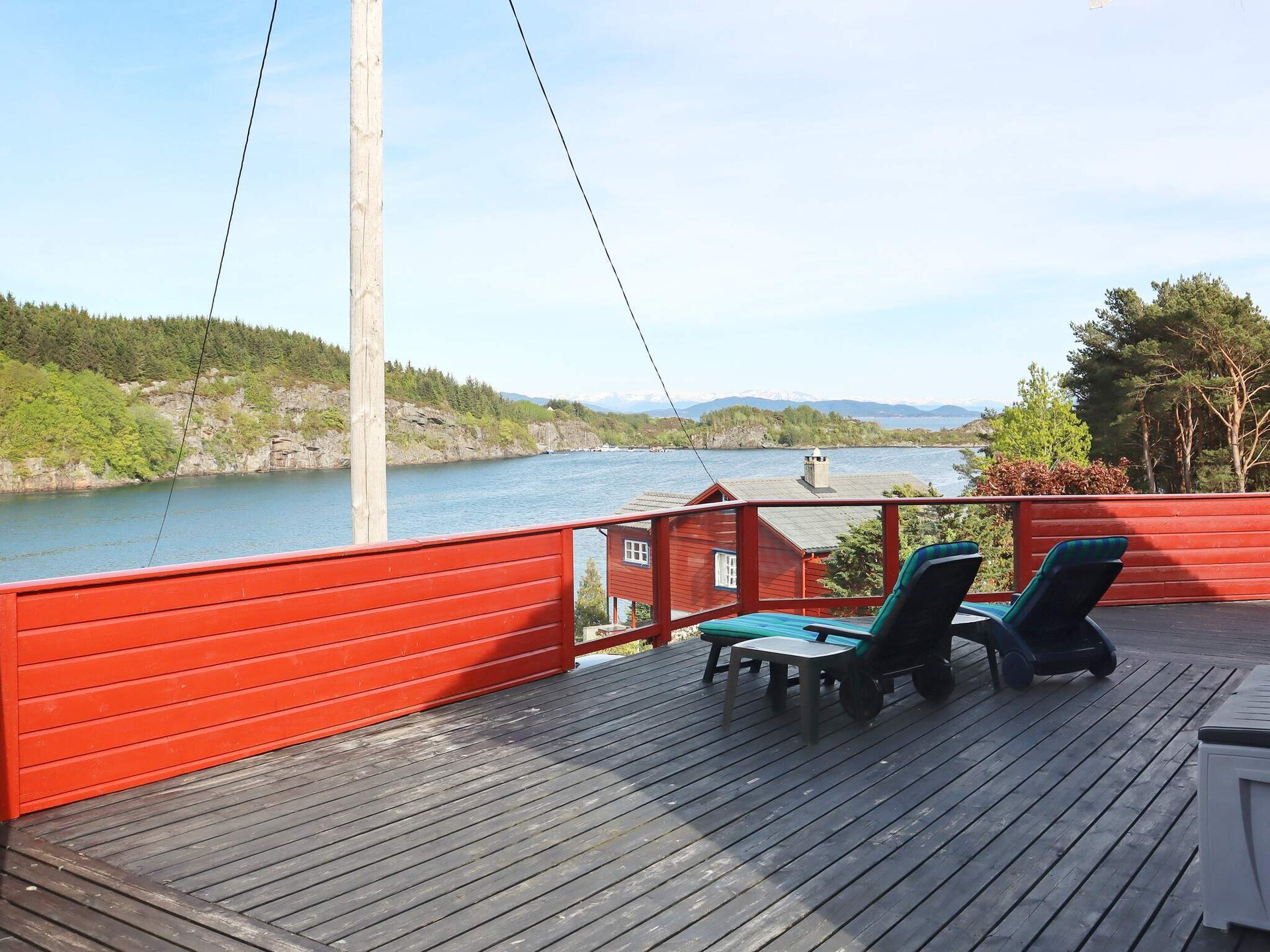 Vrijstaand vakantiehuis aan de fjord met eigen steiger en boot - foto 10