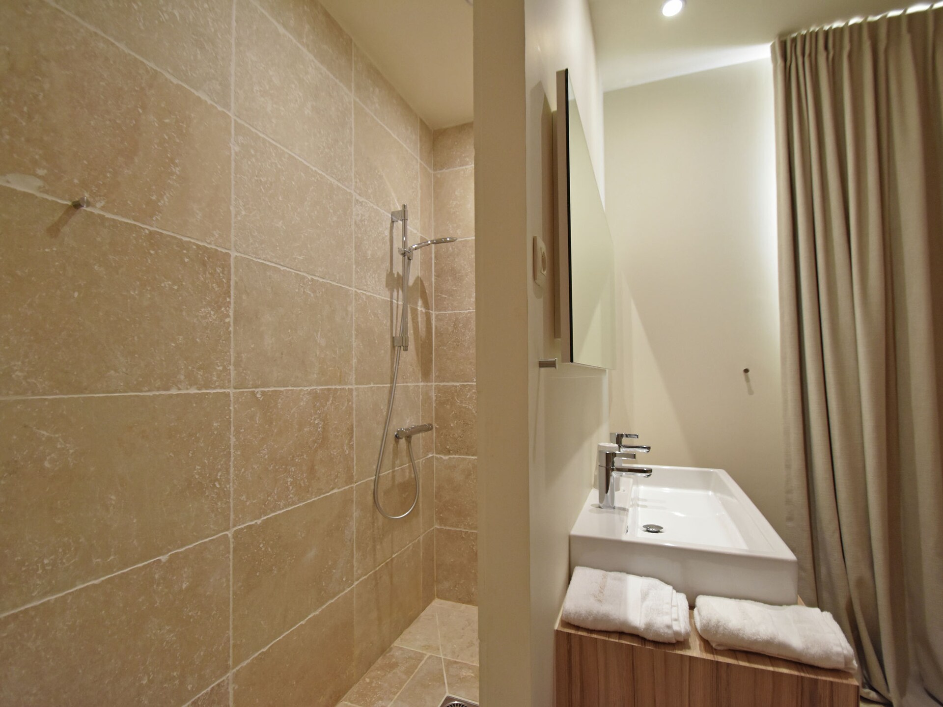Luxe gîte tussen de wijnvelden in Aude, zwembad en airconditioning - foto 18