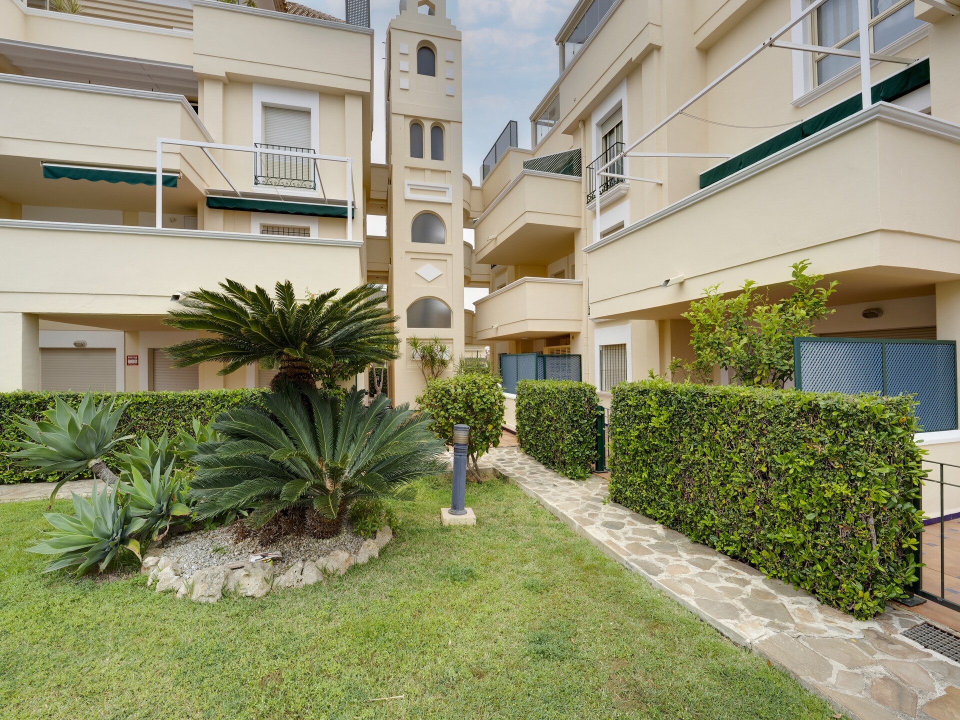 Zonovergoten appartement in Denia, 100m van strand met tuin - foto 39