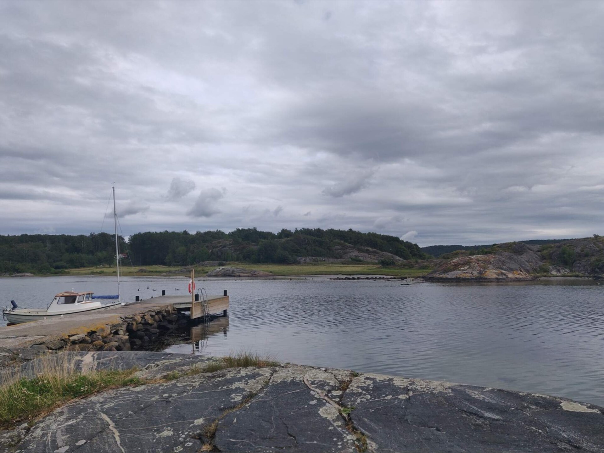 Charmante stuga op Flatön – zee, rust en natuur op 300 meter - foto 12