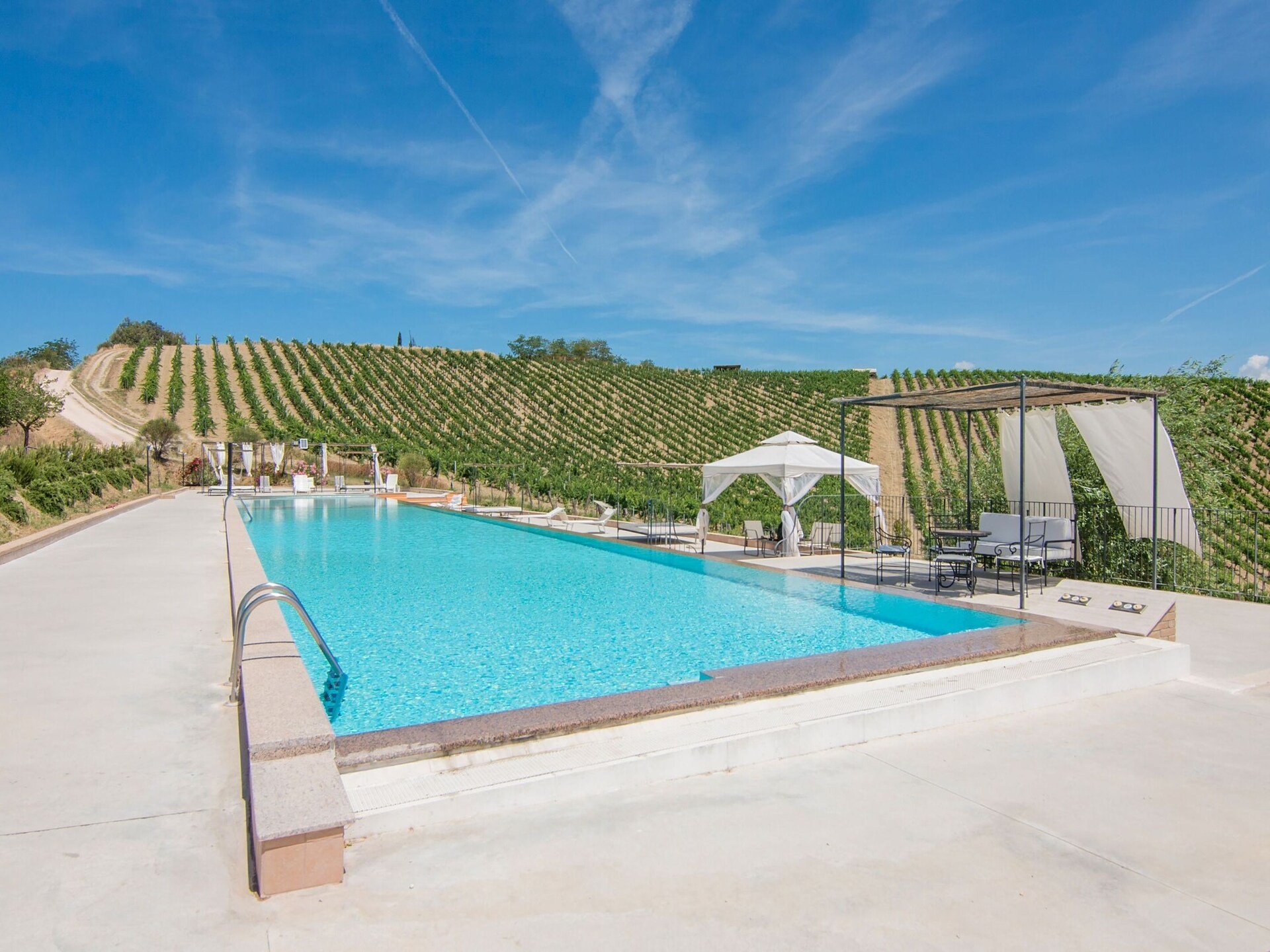 Comfortabel appartement met privétuin en jacuzzi in Ascoli Piceno - foto 10