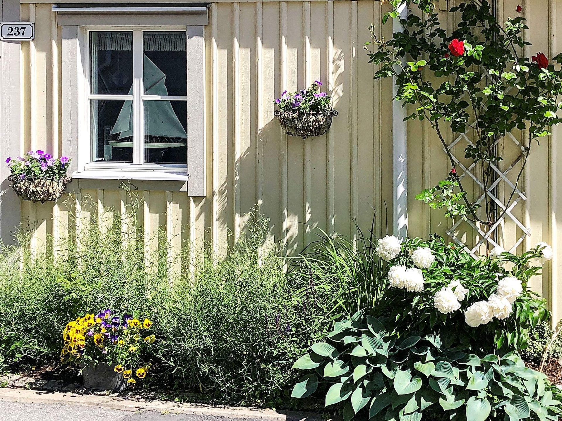 Vrijstaand golfvakantiehuis in Strömstad met terras aan zoutwaterkanaal - foto 9