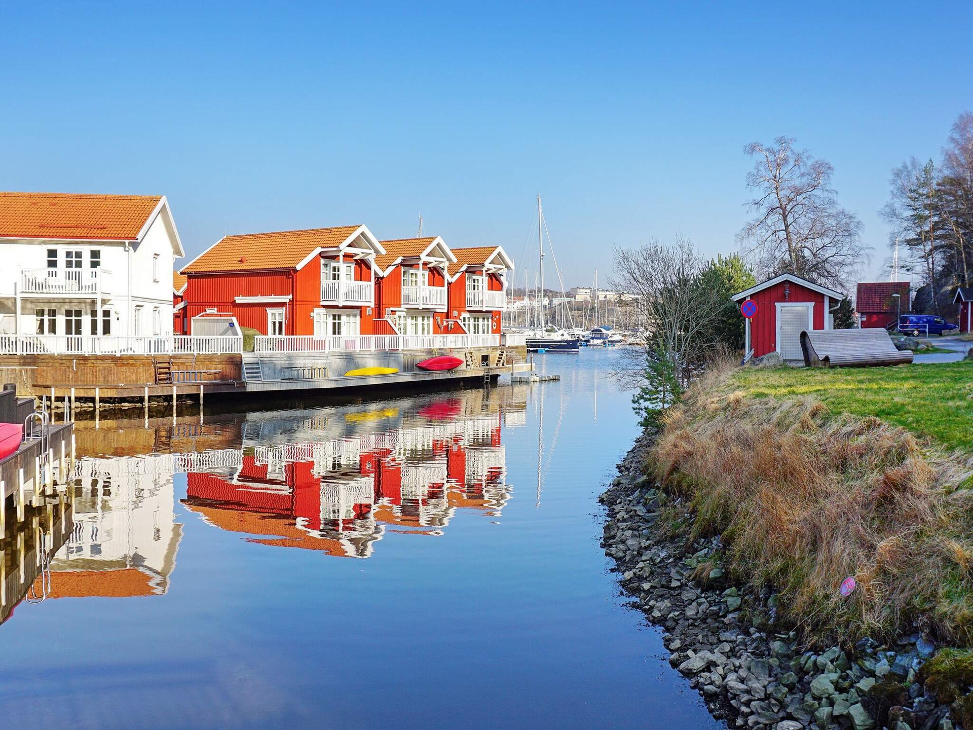 Vrijstaand golfvakantiehuis in Strömstad met terras aan zoutwaterkanaal - foto 11