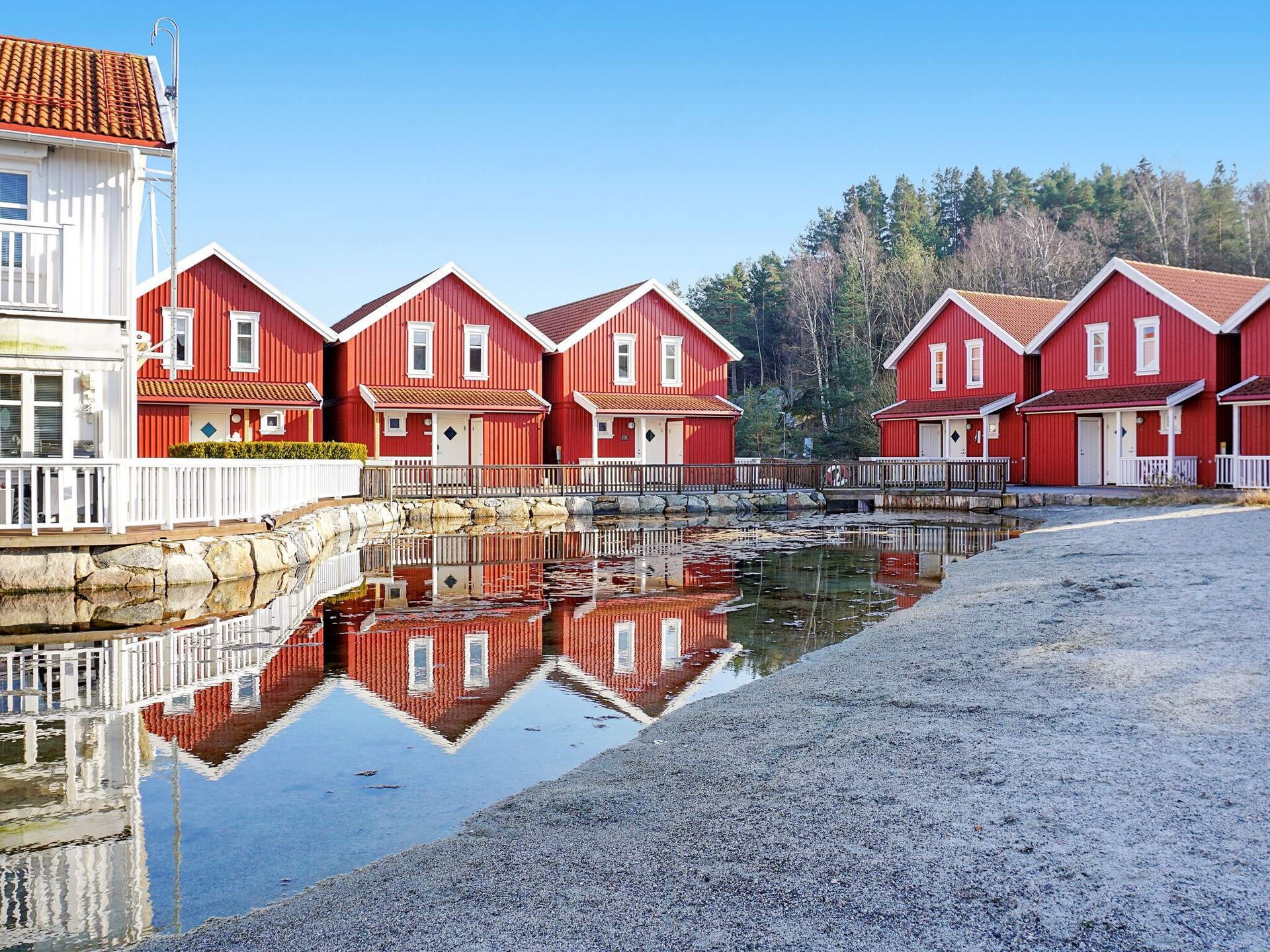 Vrijstaand golfvakantiehuis in Strömstad met terras aan zoutwaterkanaal - foto 12
