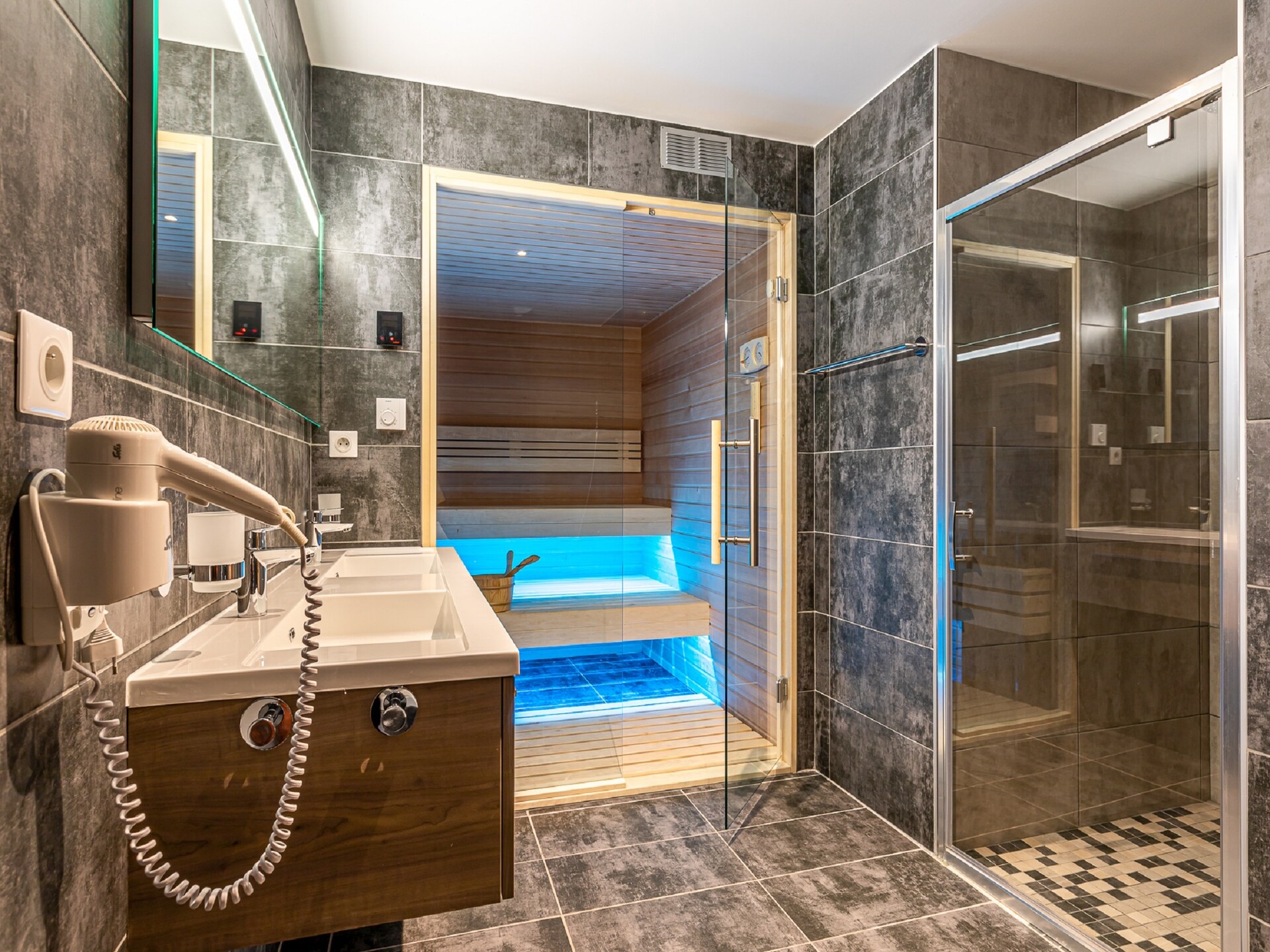 Ruim 8-persoons appartement met privésauna en uitzicht in Abondance - foto 18