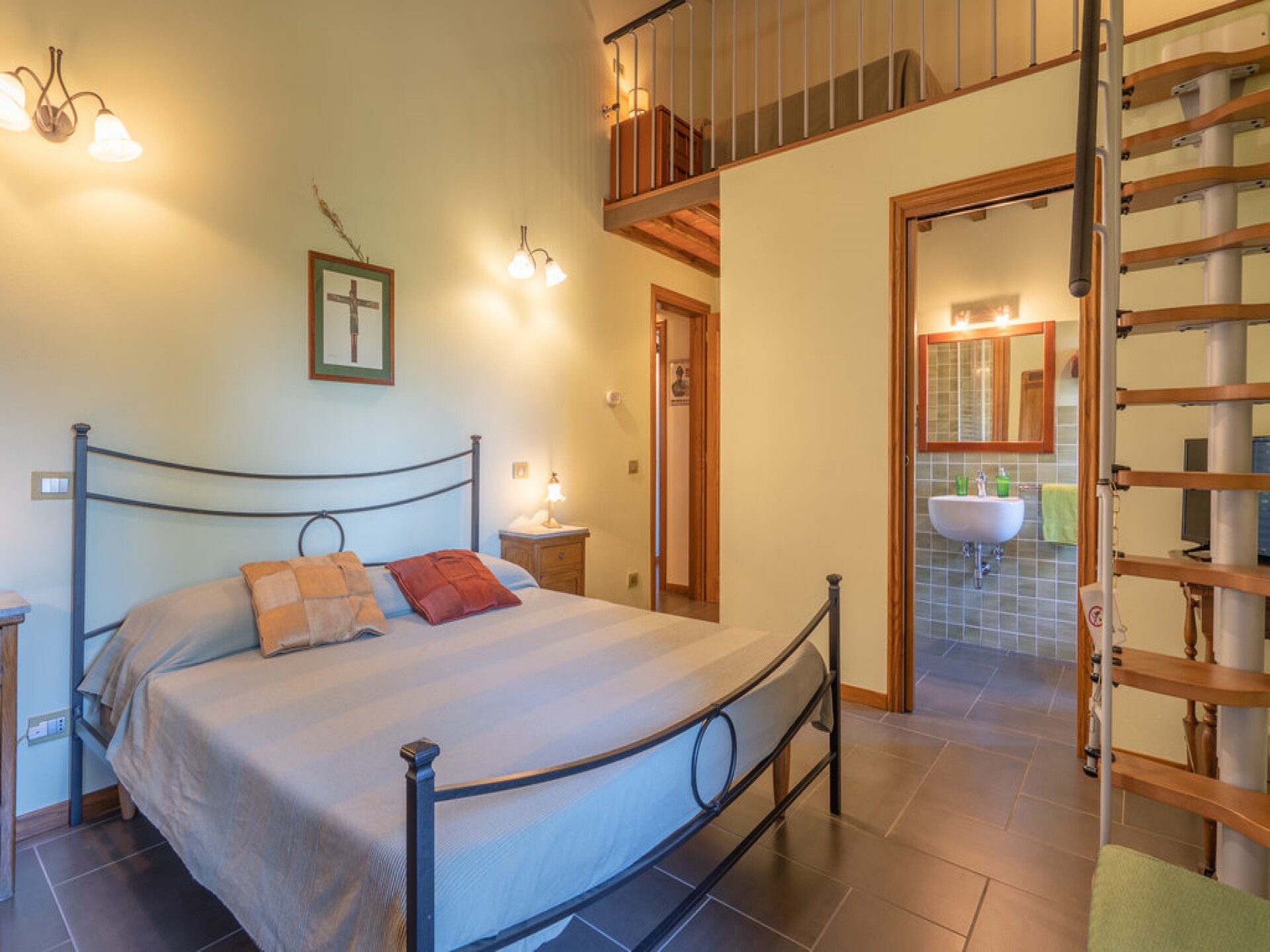 Ruim galerij-appartement voor 11 in Toscaans bos met zwembad - foto 20