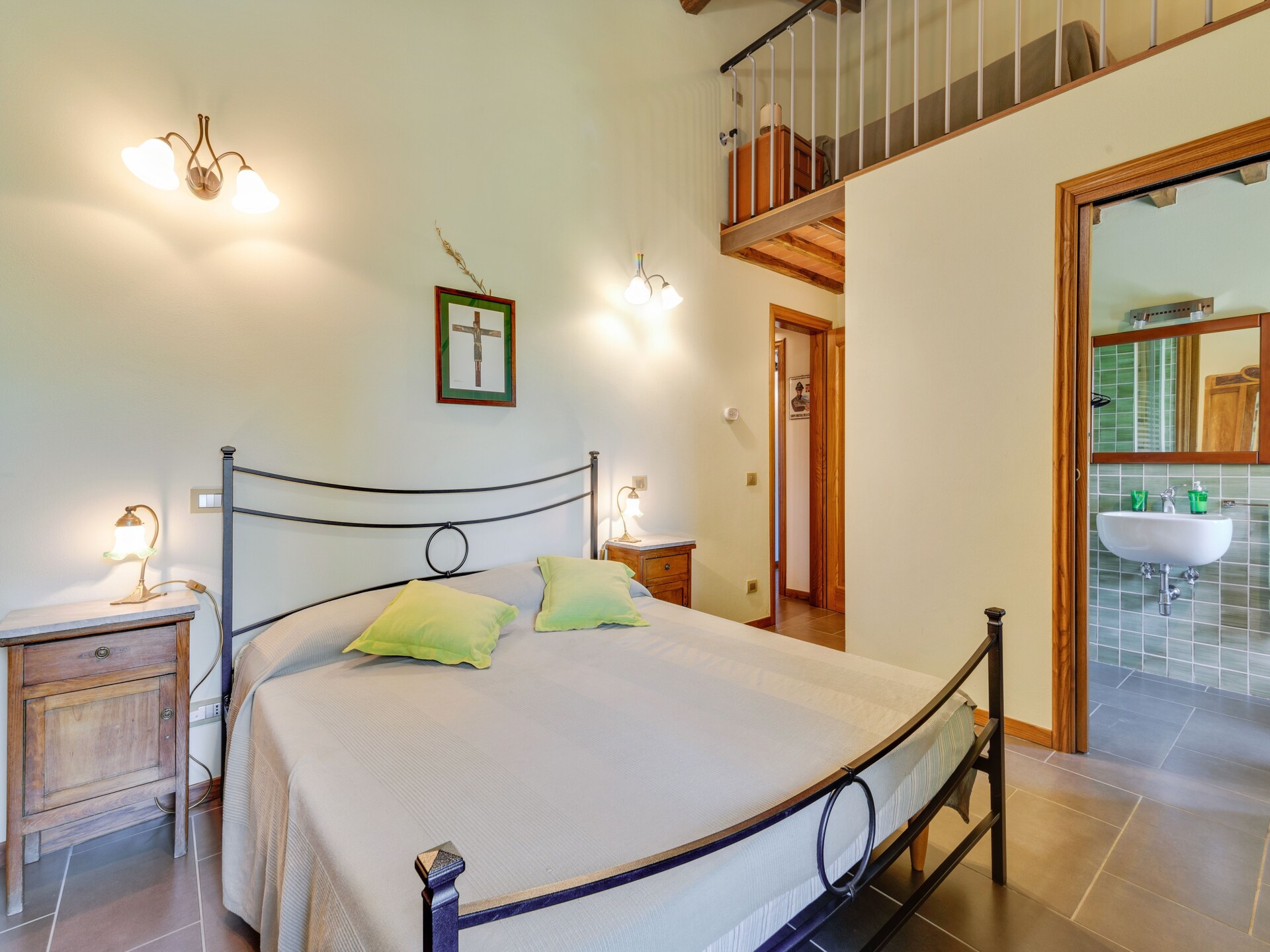 Ruim galerij-appartement voor 11 in Toscaans bos met zwembad - foto 21