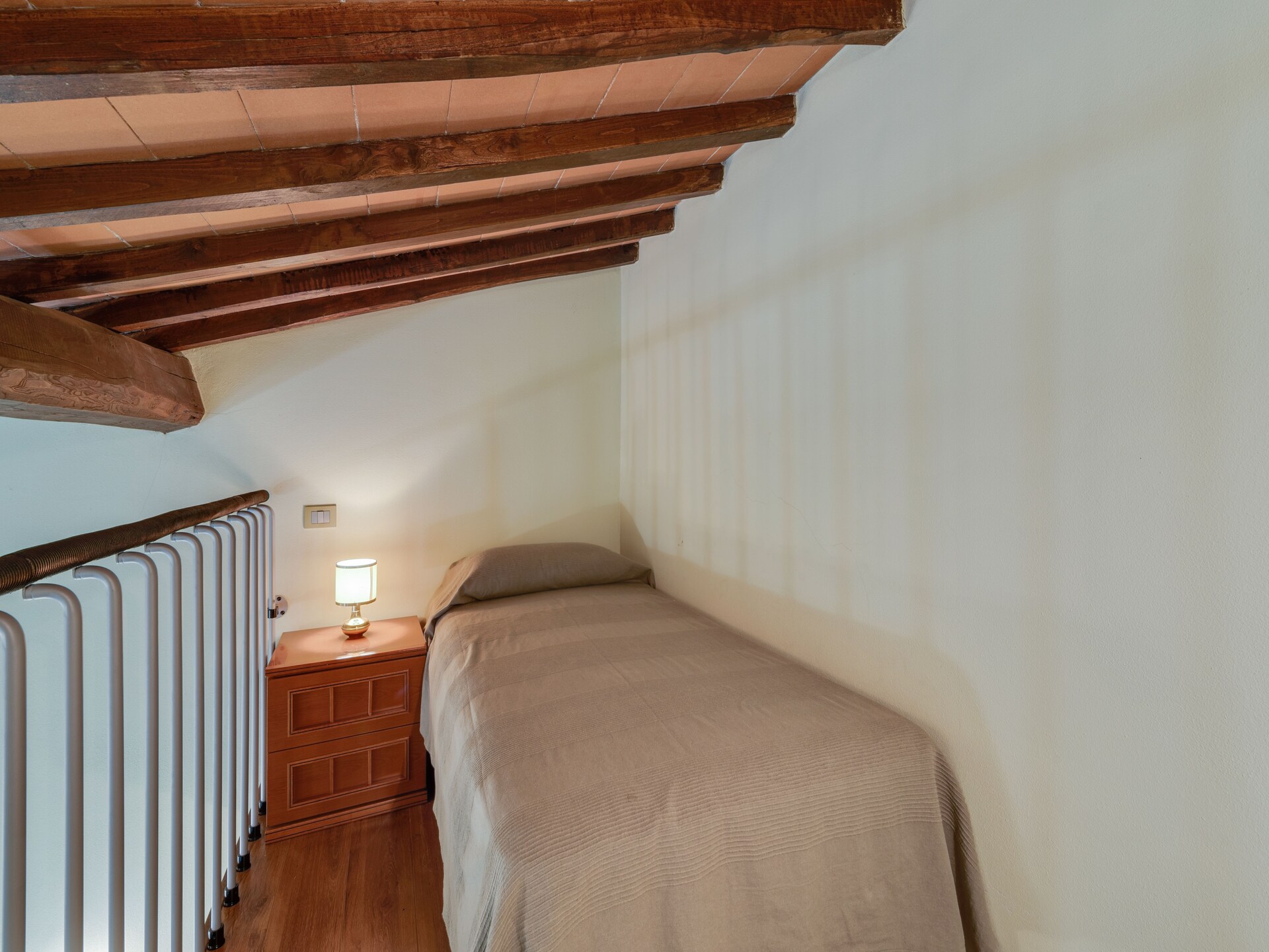 Ruim galerij-appartement voor 11 in Toscaans bos met zwembad - foto 24