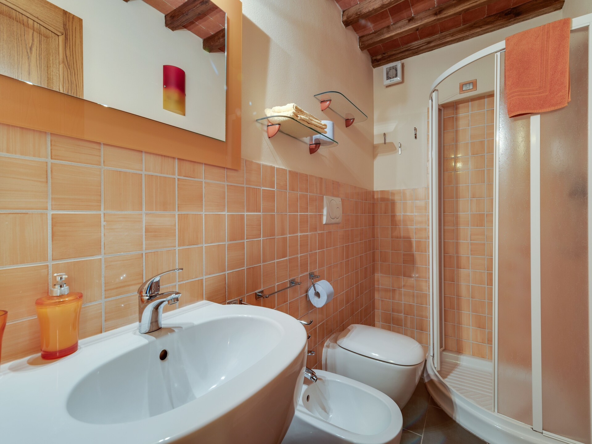 Ruim galerij-appartement voor 11 in Toscaans bos met zwembad - foto 32