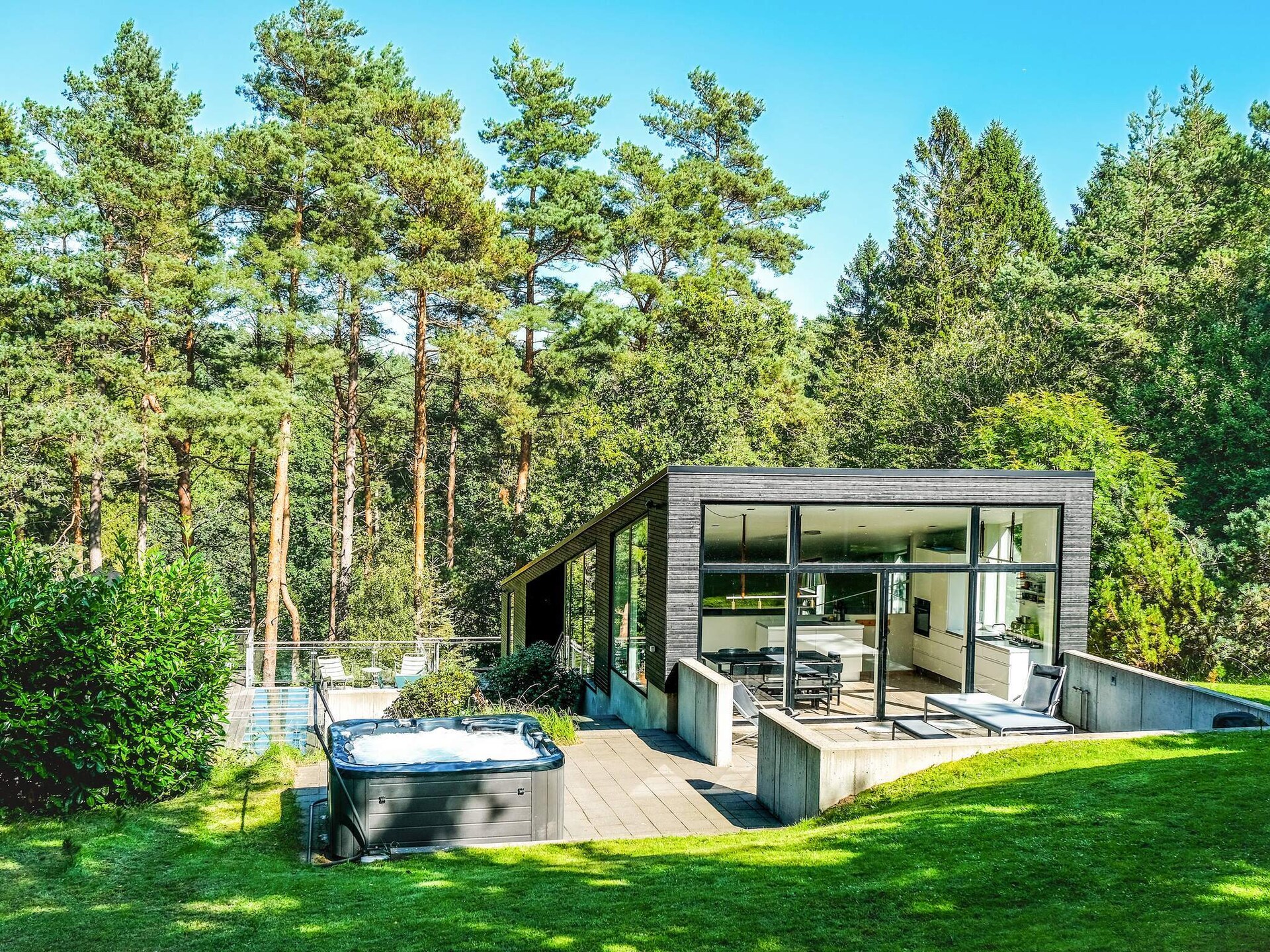 Architectonisch vakantiehuis met whirlpool en annex in bosrijke omgeving - foto 2