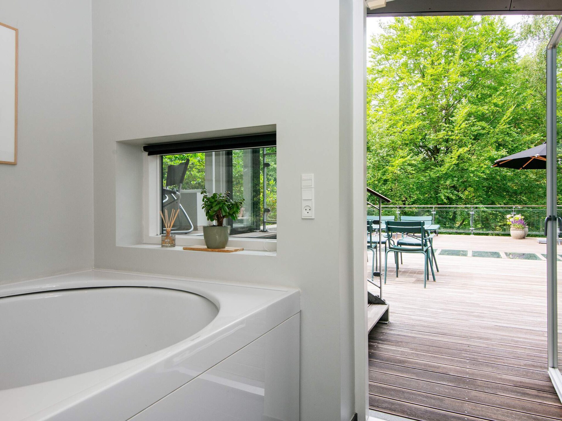 Architectonisch vakantiehuis met whirlpool en annex in bosrijke omgeving - foto 4