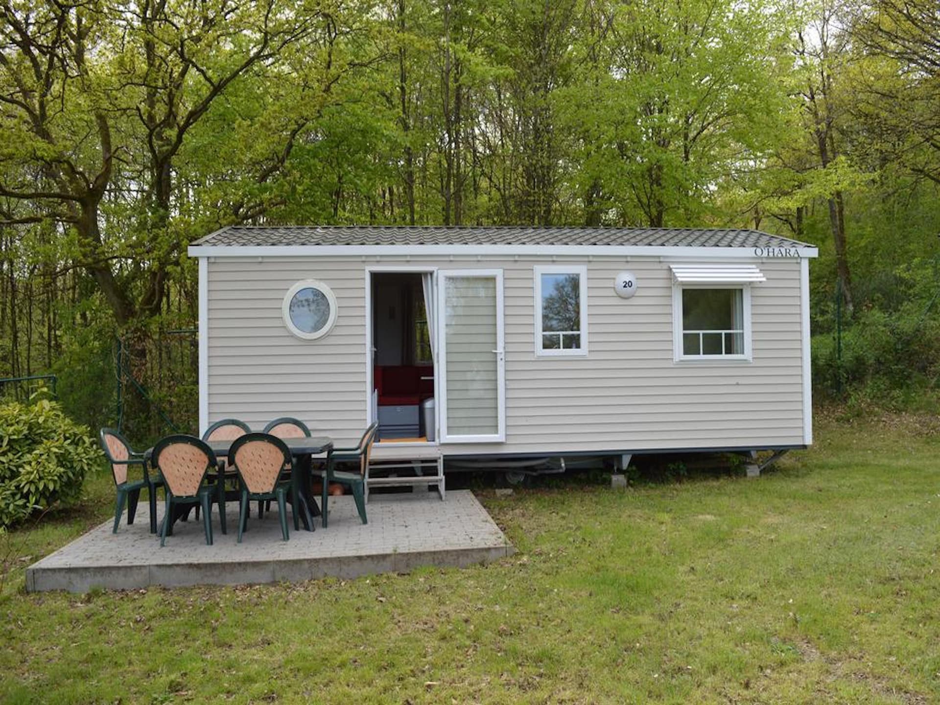 Gezellig 4-persoons chalet in Olloy-sur-Viroin met zonnig terras - foto 9