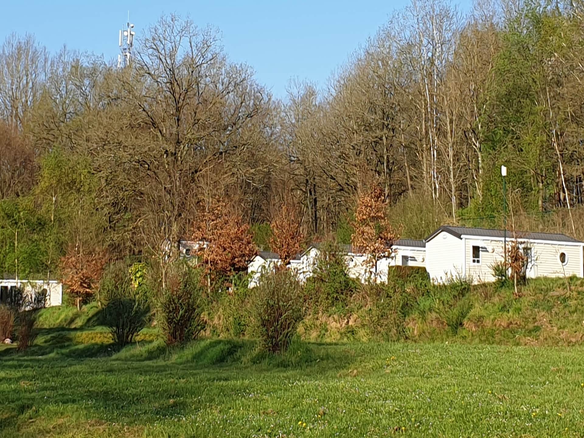 Gezellig 4-persoons chalet in Olloy-sur-Viroin met zonnig terras - foto 11
