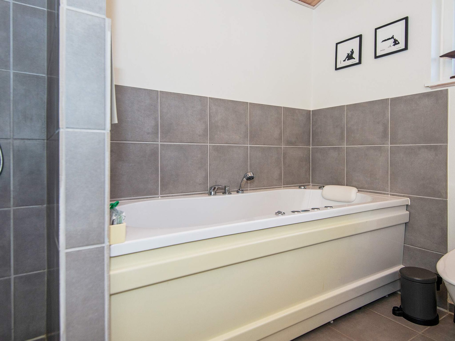 Vrijstaand vakantiehuis met whirlpool op 300 meter van de badkade in Fjellerup - foto 16