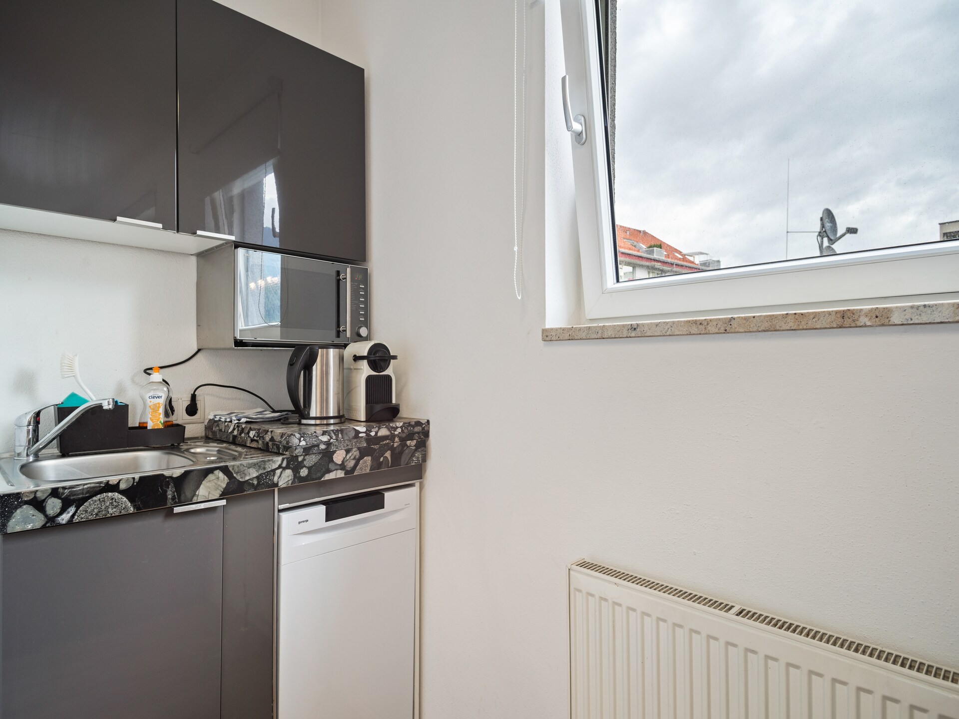 Zonnig appartement voor 6 met bergzicht bij het Tivoli Stadion - foto 12
