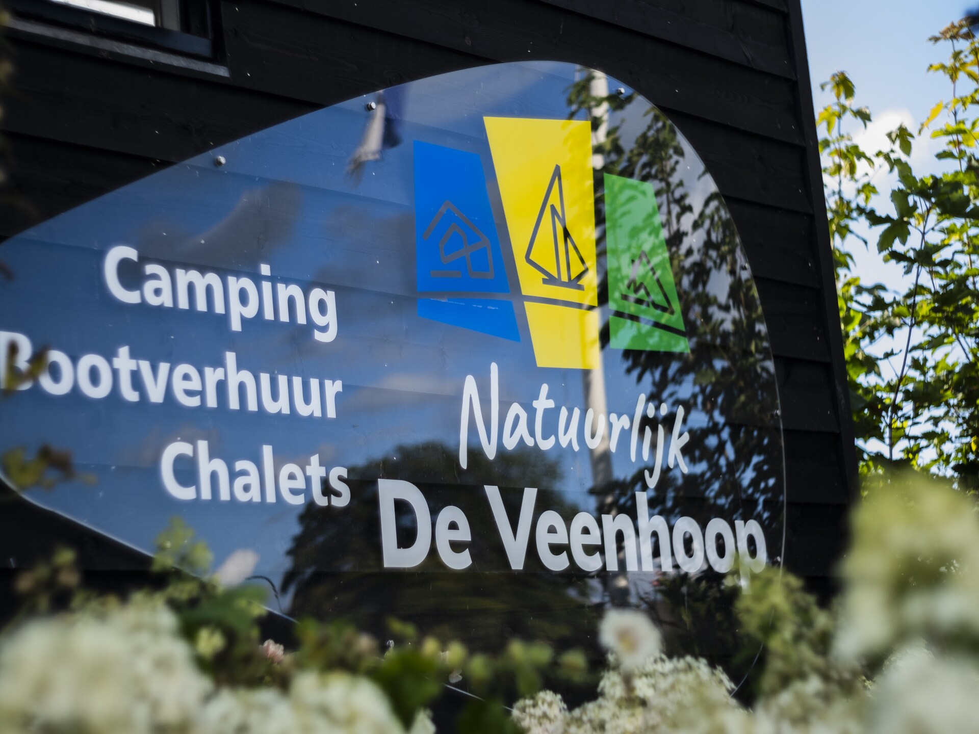Knus chalet in hartje Friese natuur met veranda en bootverhuur - foto 17