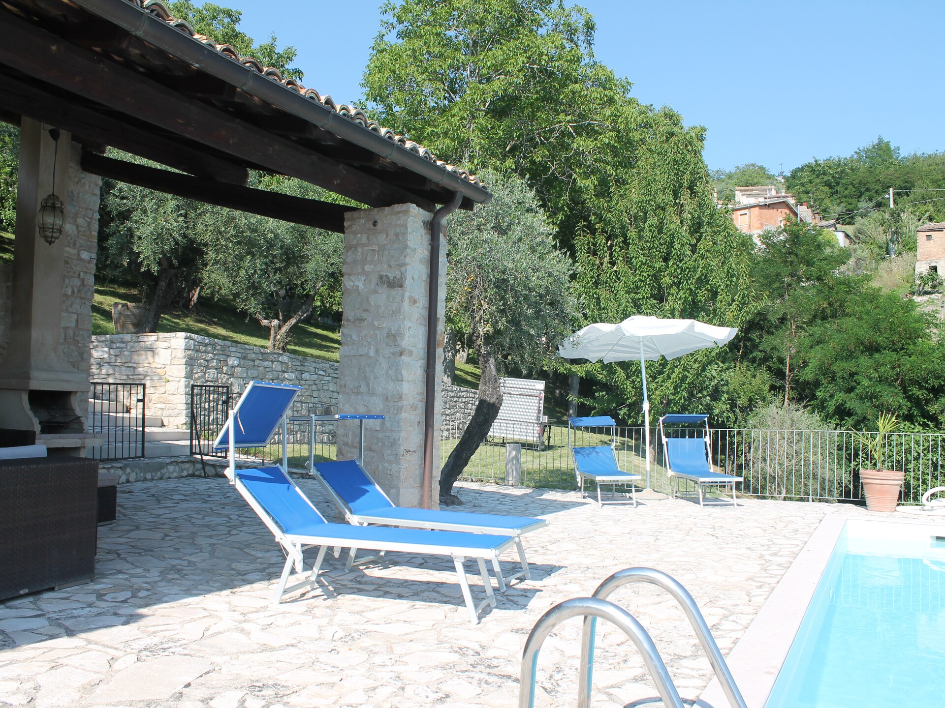 Romantisch appartement in middeleeuws Ripabottoni met panoramische tuin - foto 30