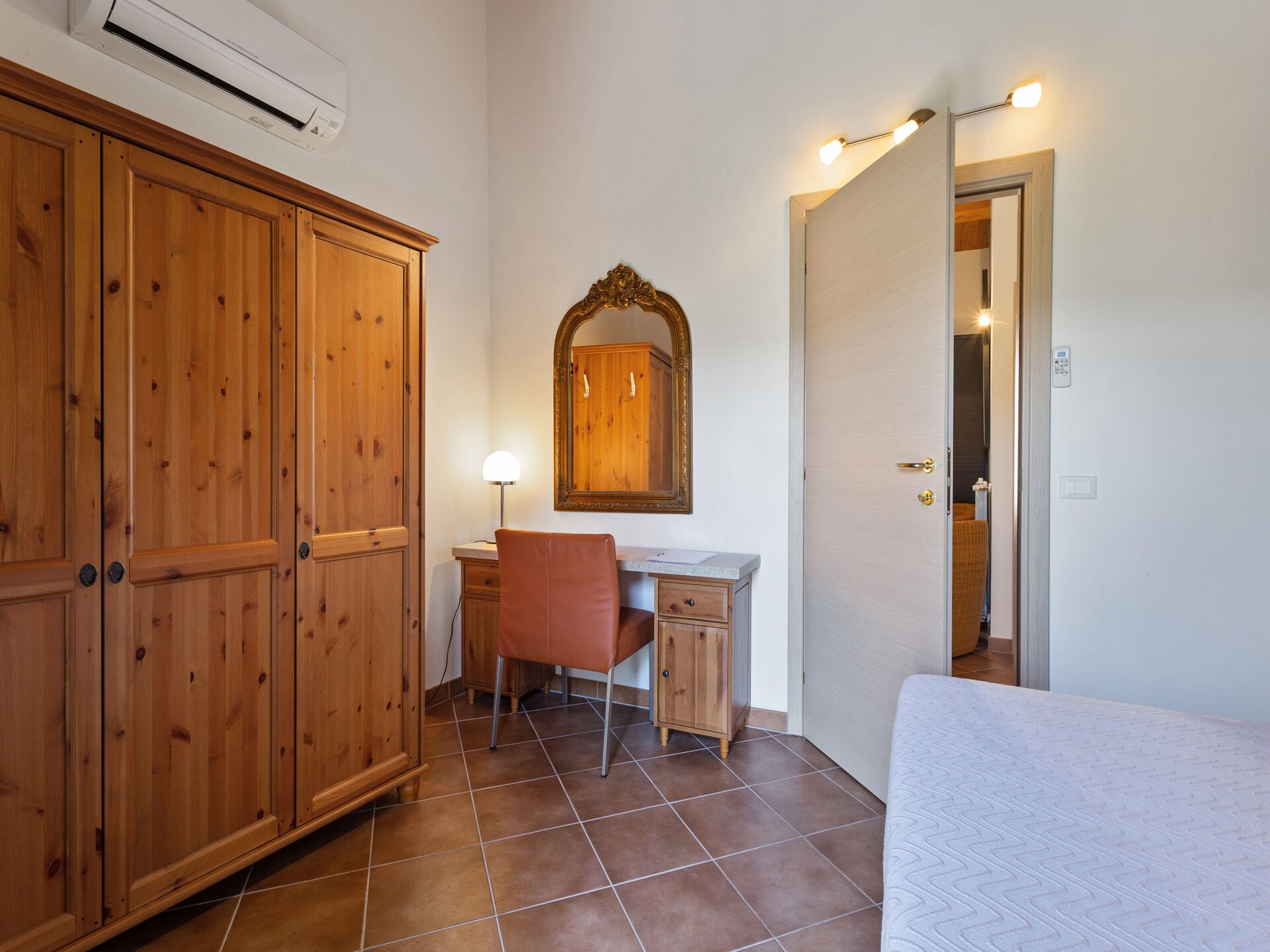 Romantisch appartement in middeleeuws Ripabottoni met panoramische tuin - foto 16