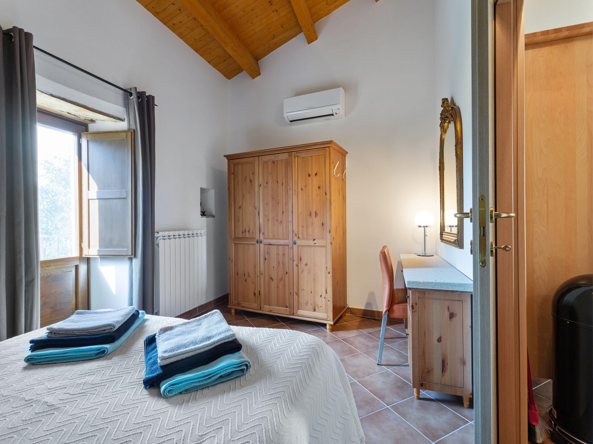 Romantisch appartement in middeleeuws Ripabottoni met panoramische tuin - foto 18