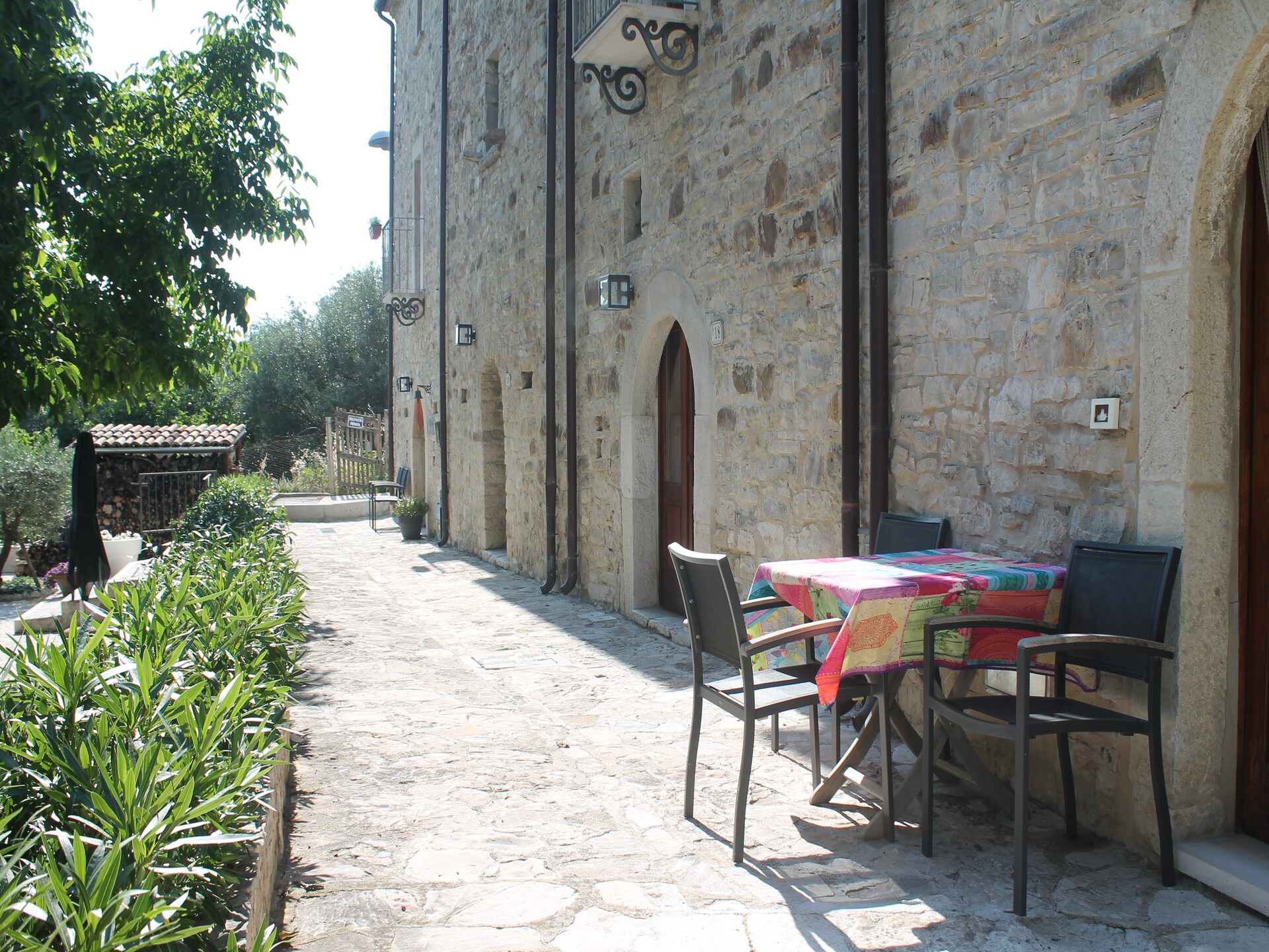 Gerenoveerd appartement in middeleeuws Ripabottoni met panoramisch terras - foto 19