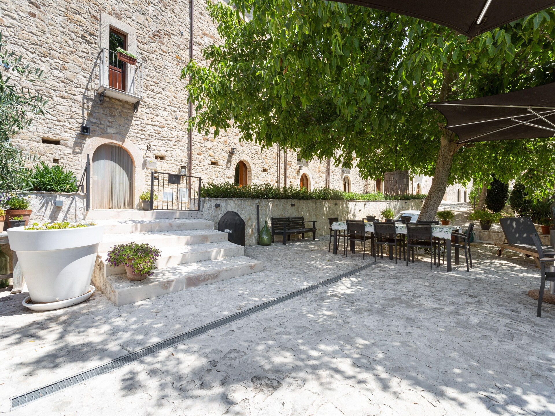Gerenoveerd appartement in middeleeuws Ripabottoni met panoramisch terras - foto 16
