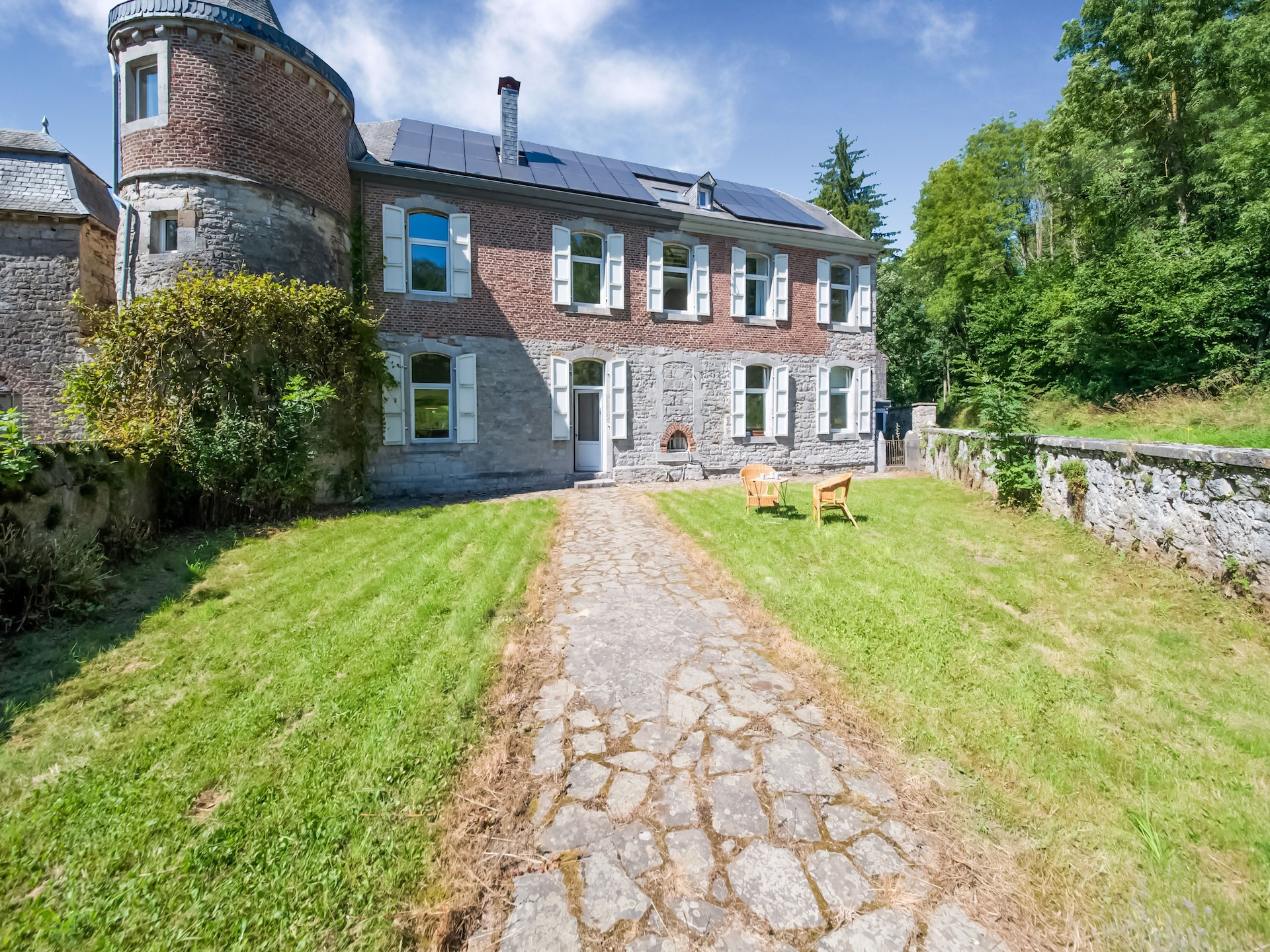 Centrum op 1 km: 32-persoons kasteel aan het meer in Ferrieres - foto 19