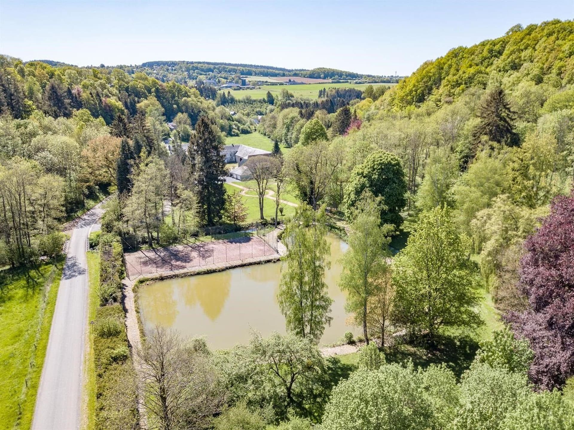 Centrum op 1 km: 32-persoons kasteel aan het meer in Ferrieres - foto 10