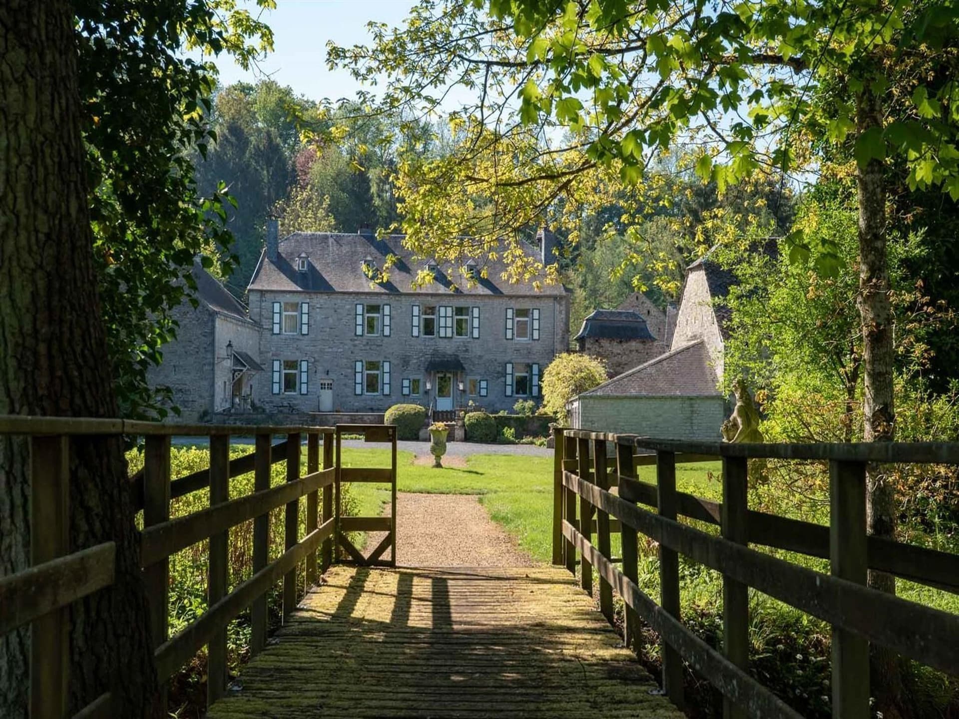 Centrum op 1 km: 32-persoons kasteel aan het meer in Ferrieres - foto 7
