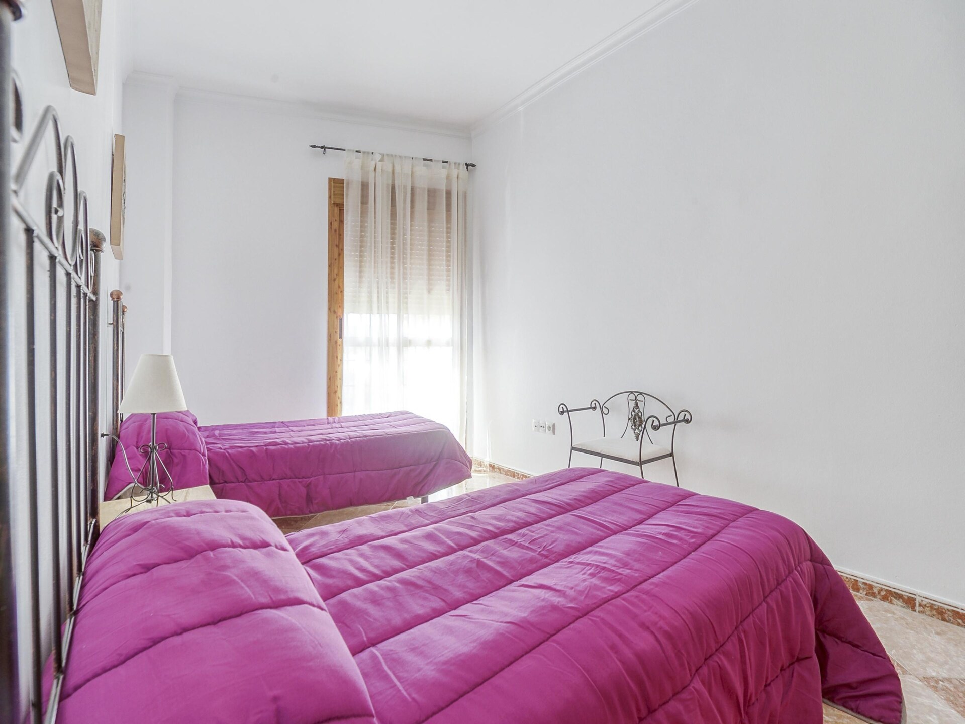 Ruim vakantiehuis voor 6 in Villanueva de San Juan met zwembadtoegang - foto 15