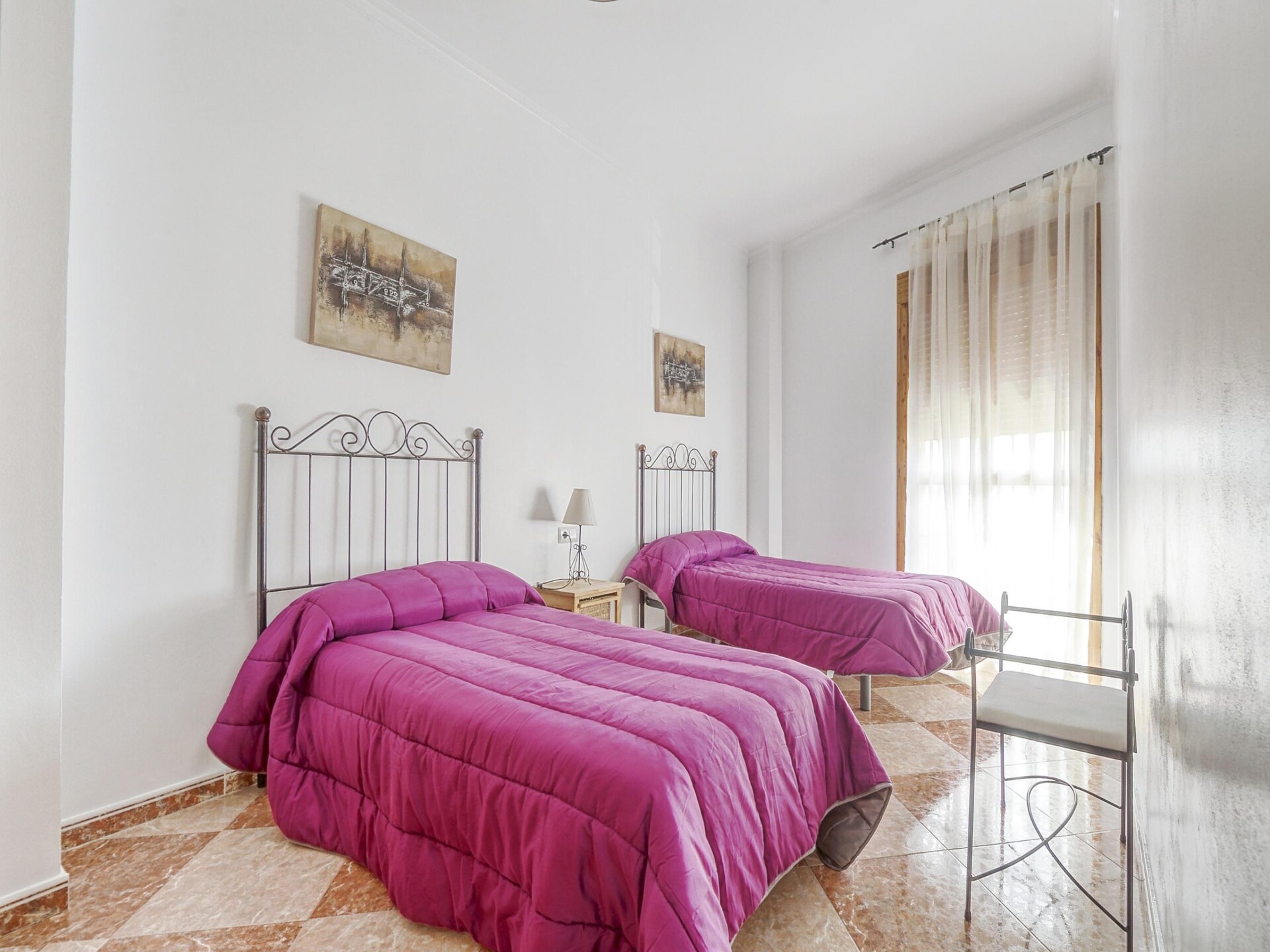 Ruim vakantiehuis voor 6 in Villanueva de San Juan met zwembadtoegang - foto 1
