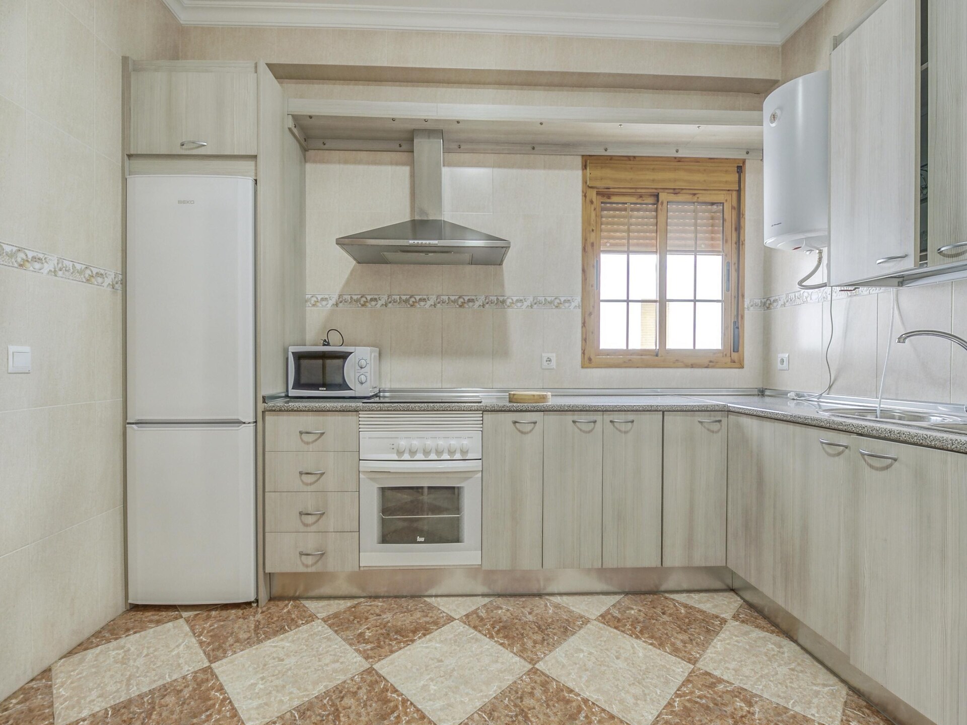 Ruim vakantiehuis voor 6 in Villanueva de San Juan met zwembadtoegang - foto 12